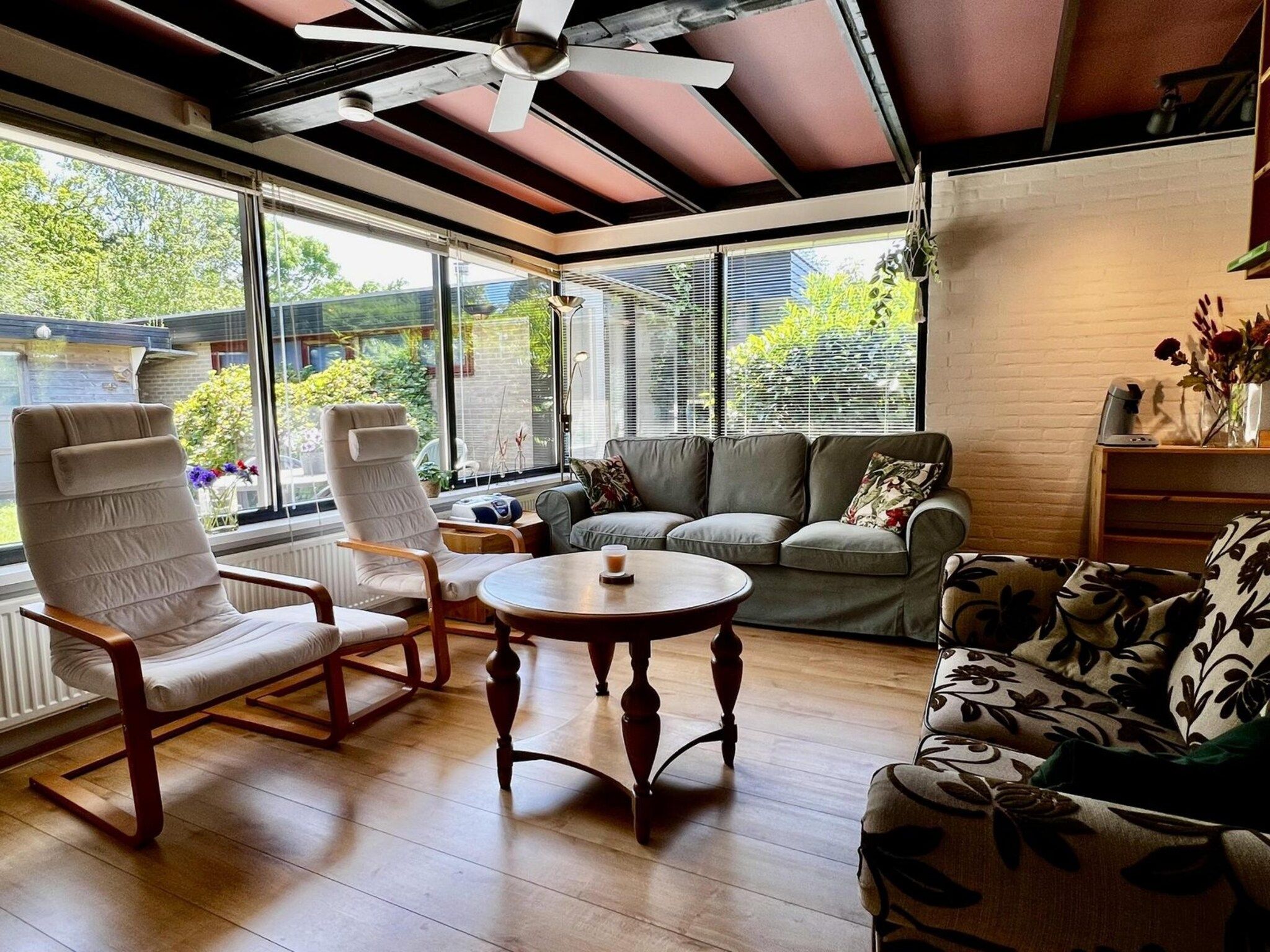 De woonkamer van Wildrijk 092 -"C'est la vie" in Sint Maartenszee