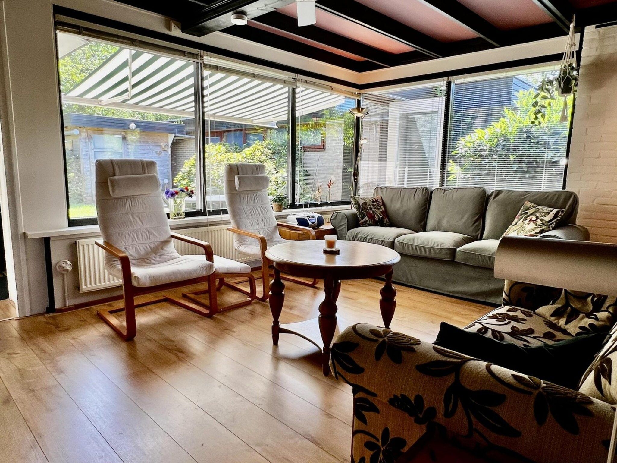 De woonkamer van Wildrijk 092 -"C'est la vie" in Sint Maartenszee