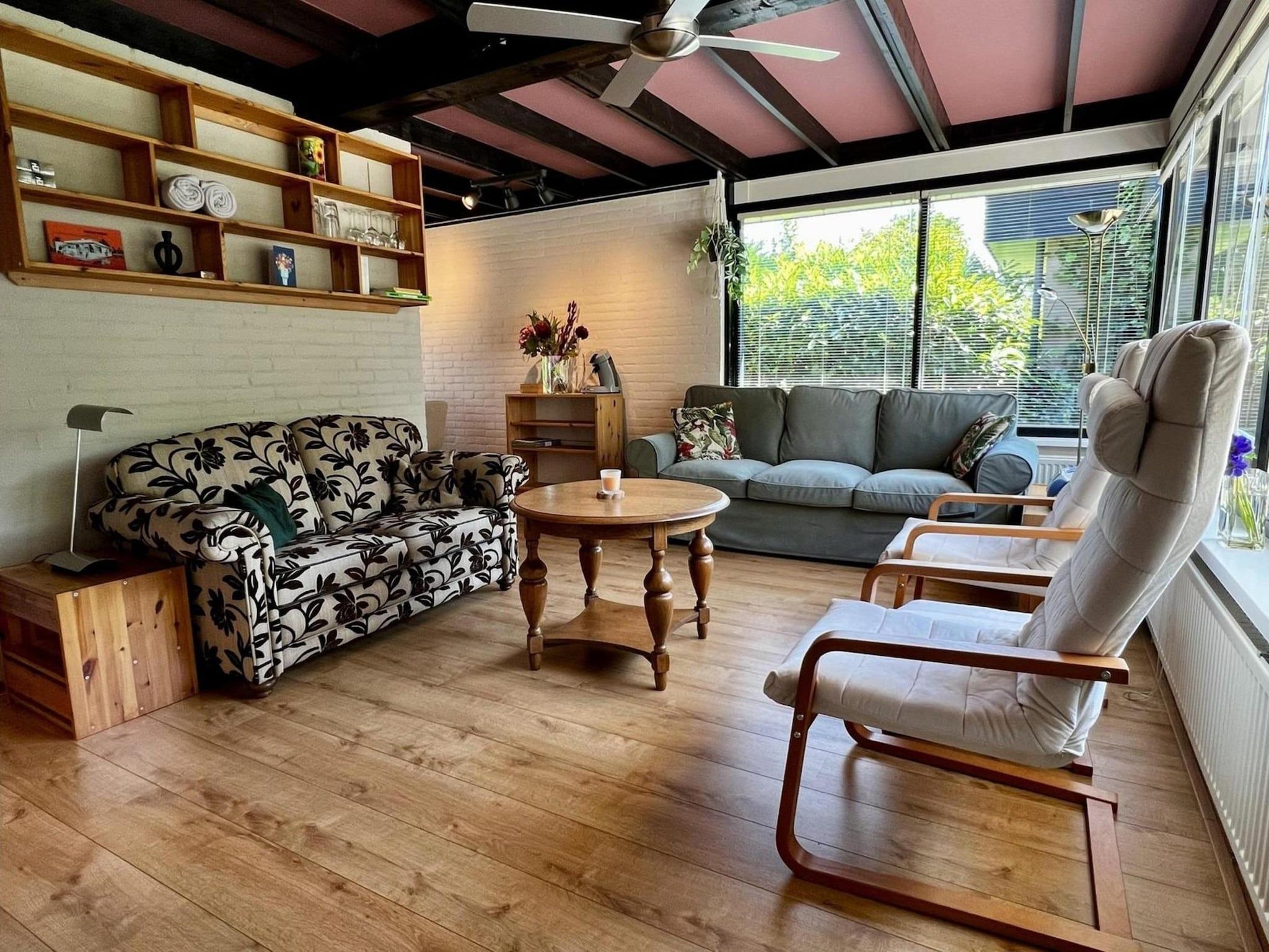 De woonkamer van Wildrijk 092 -"C'est la vie" in Sint Maartenszee