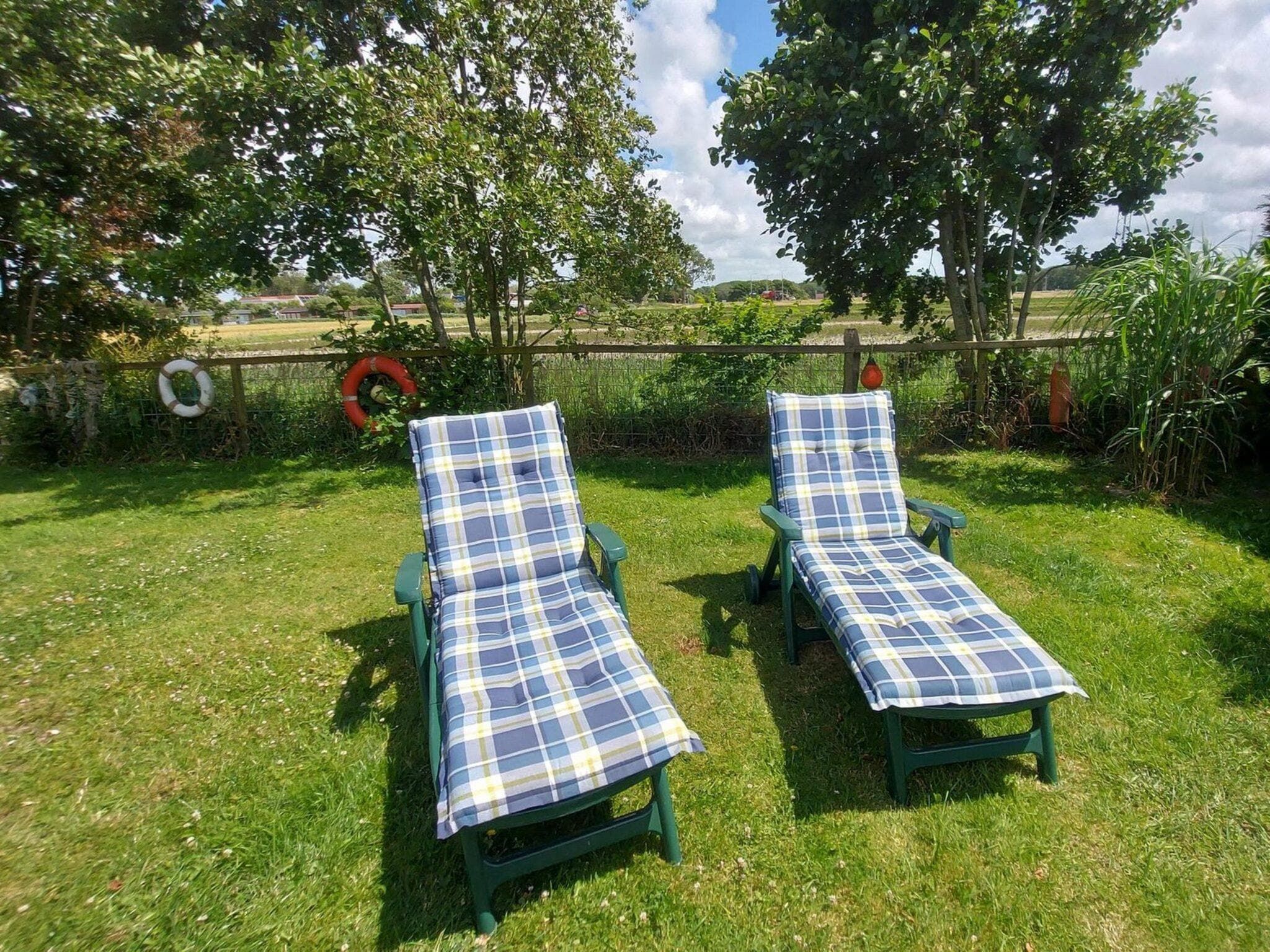 De tuin van Eureka 073 in Sint Maartenszee