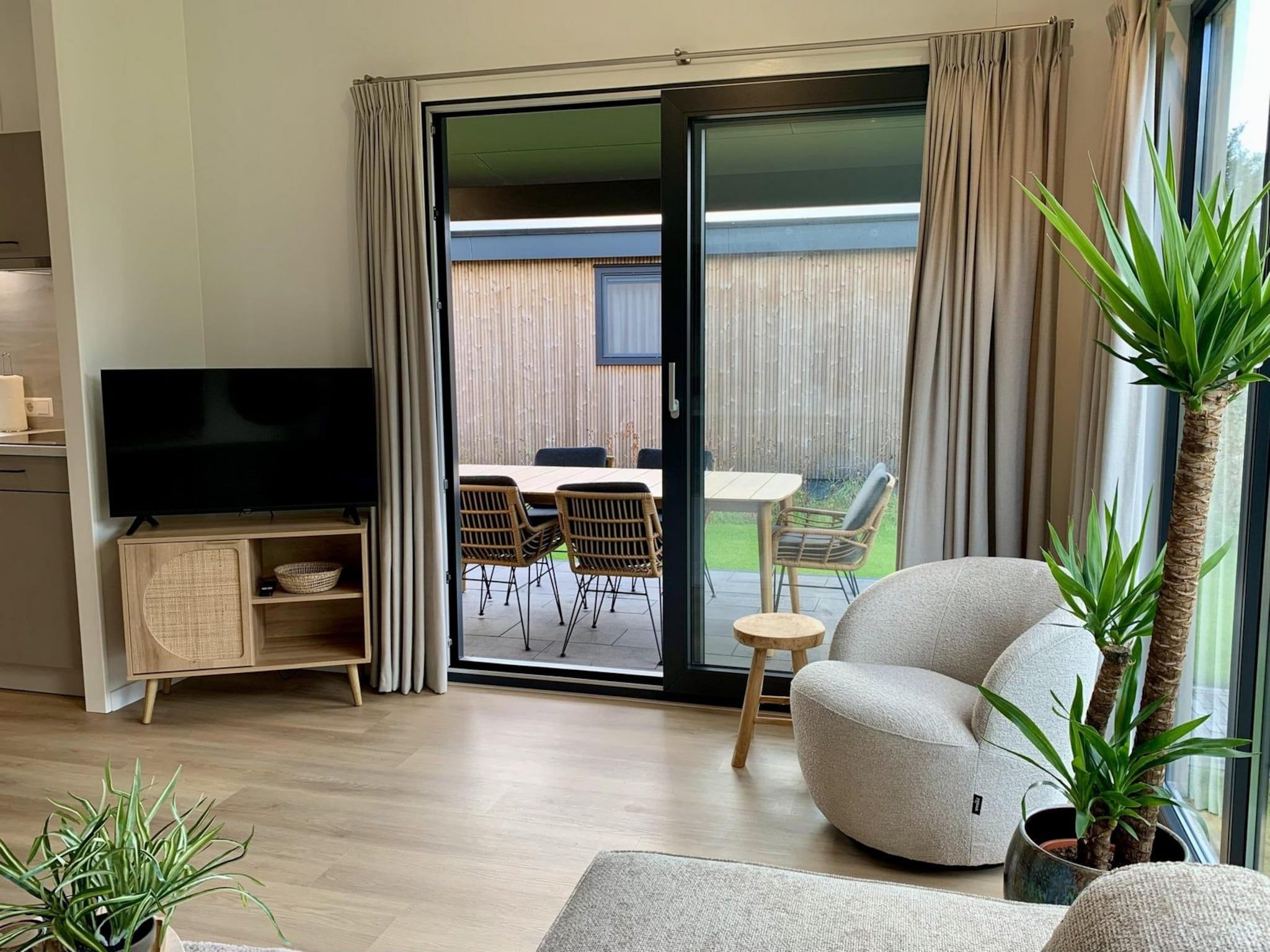 De woonkamer van Campanula 224 in Sint Maartenszee