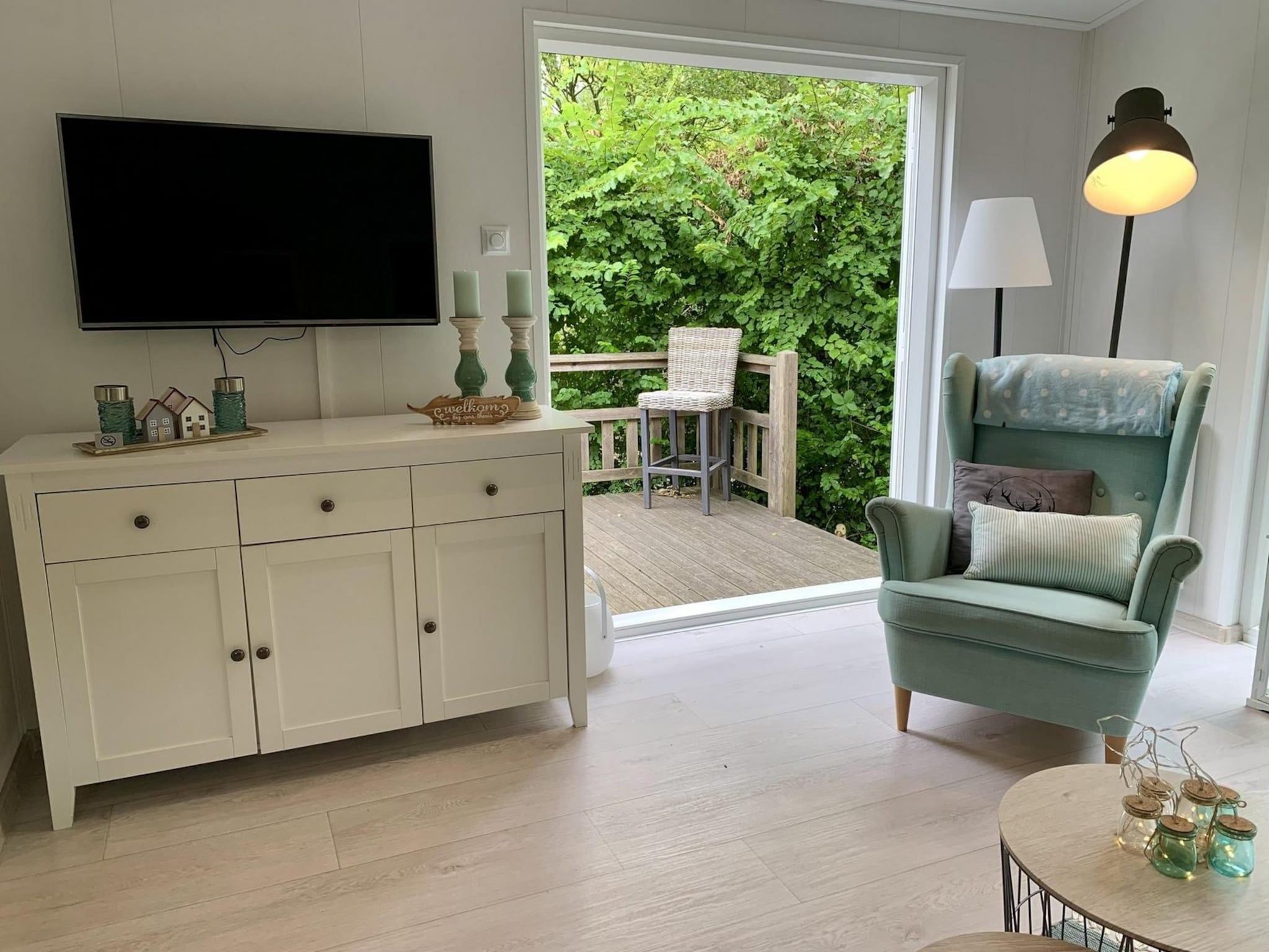 De woonkamer van Campanula 191 in Sint Maartenszee
