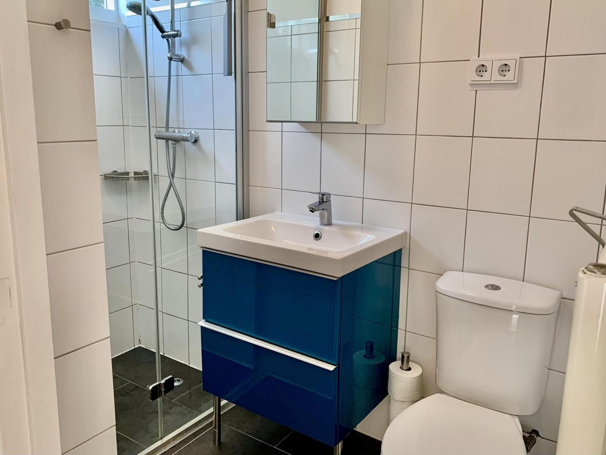 De badkamer van Eureka 075 in Sint Maartenszee