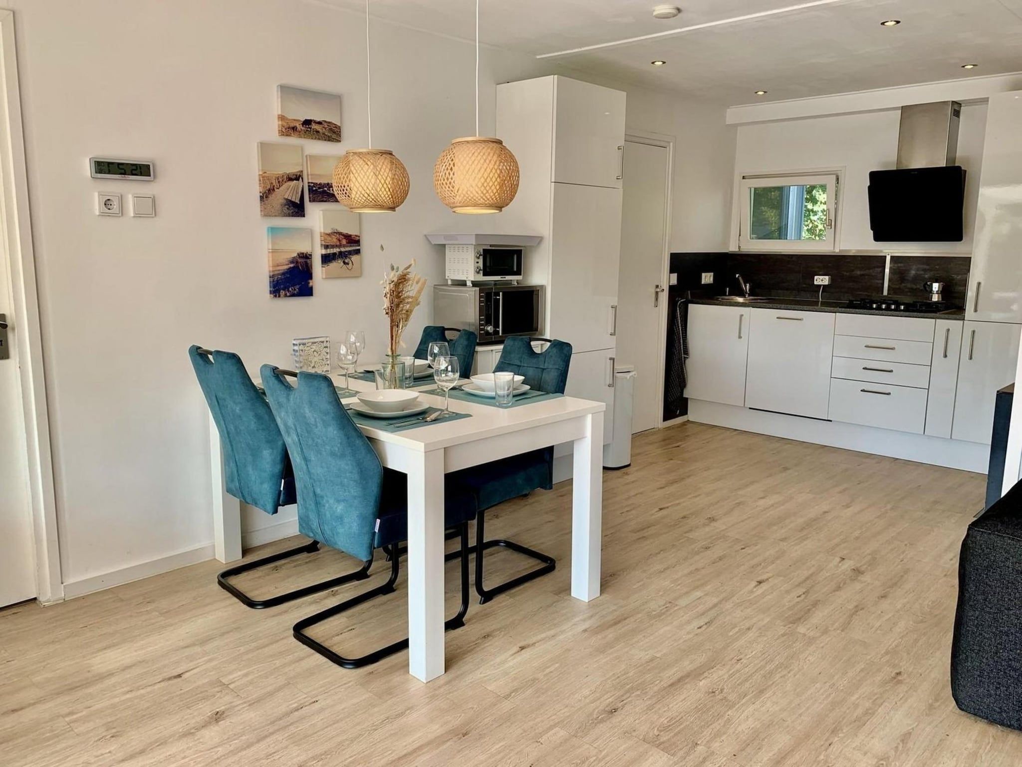De eetkamer van Eureka 075 in Sint Maartenszee