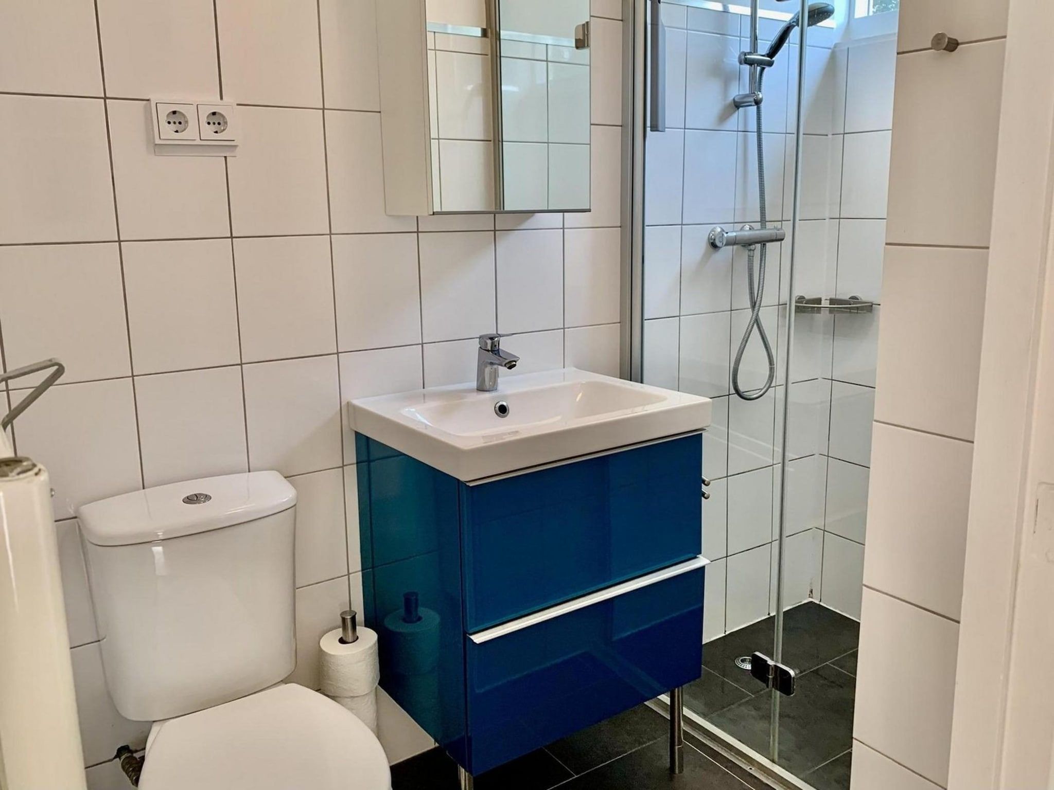 De badkamer van Eureka 075 in Sint Maartenszee