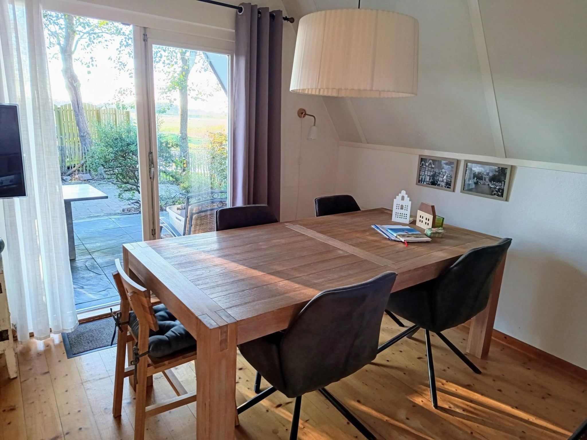 De eetkamer van Vogelvrij 3 in Sint Maartenszee