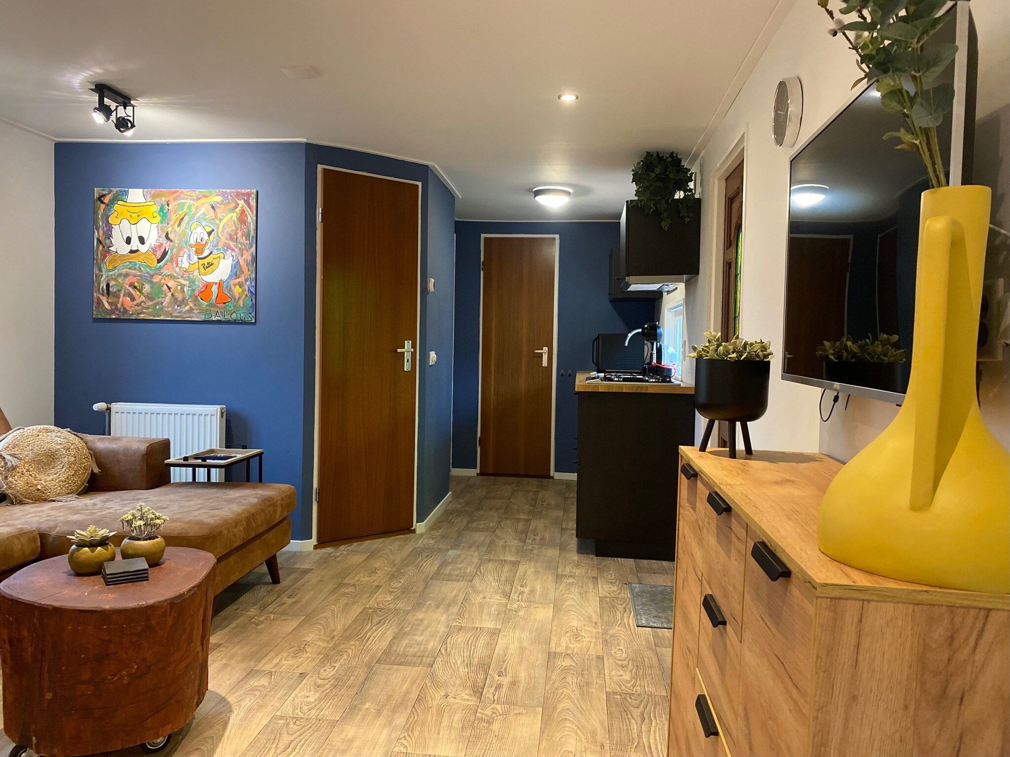 De woonkamer van VT101 in Tzummarum