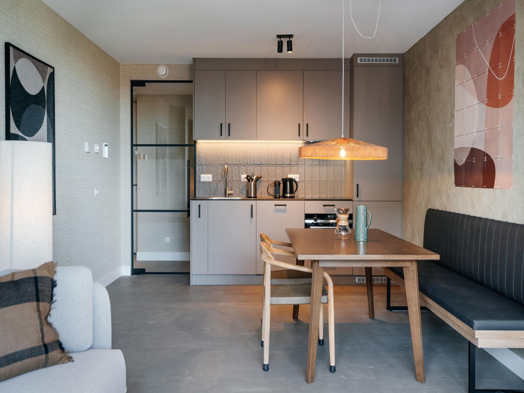 De eetkamer van Walden 4 in Den  Haag