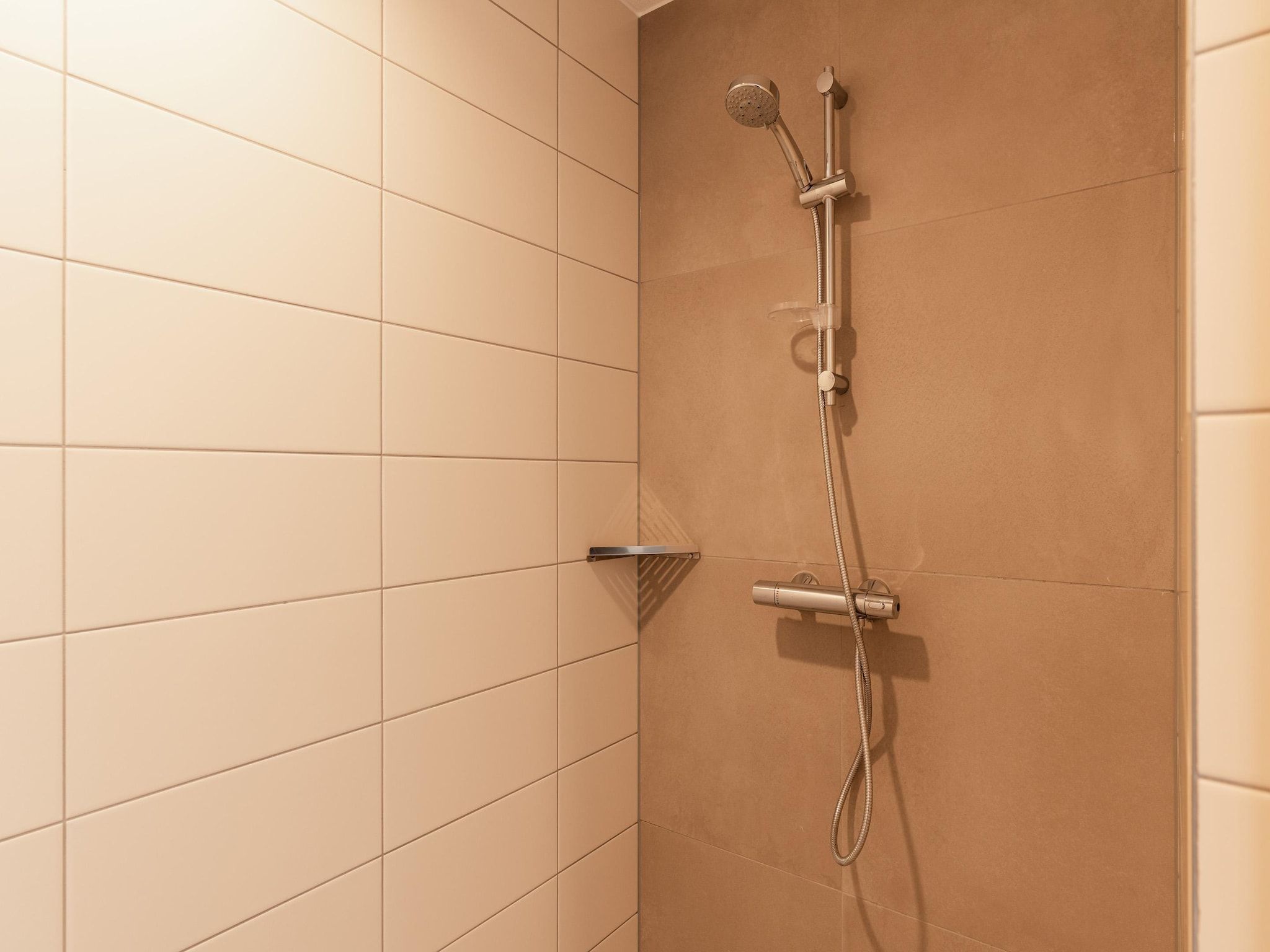 De badkamer van Walden 6 in Den Haag