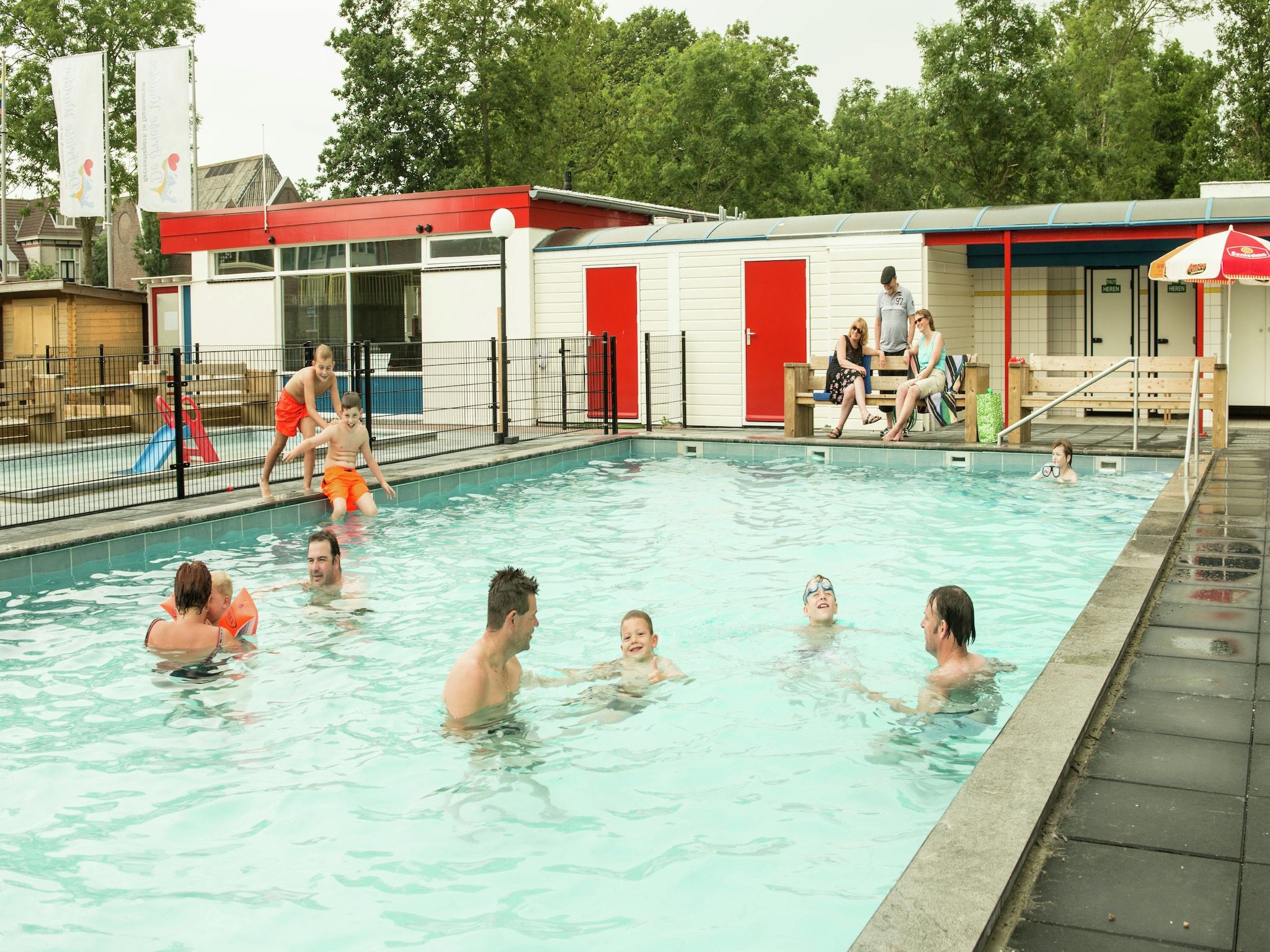 Parkfaciliteiten bij VT 99 in Tzummarum