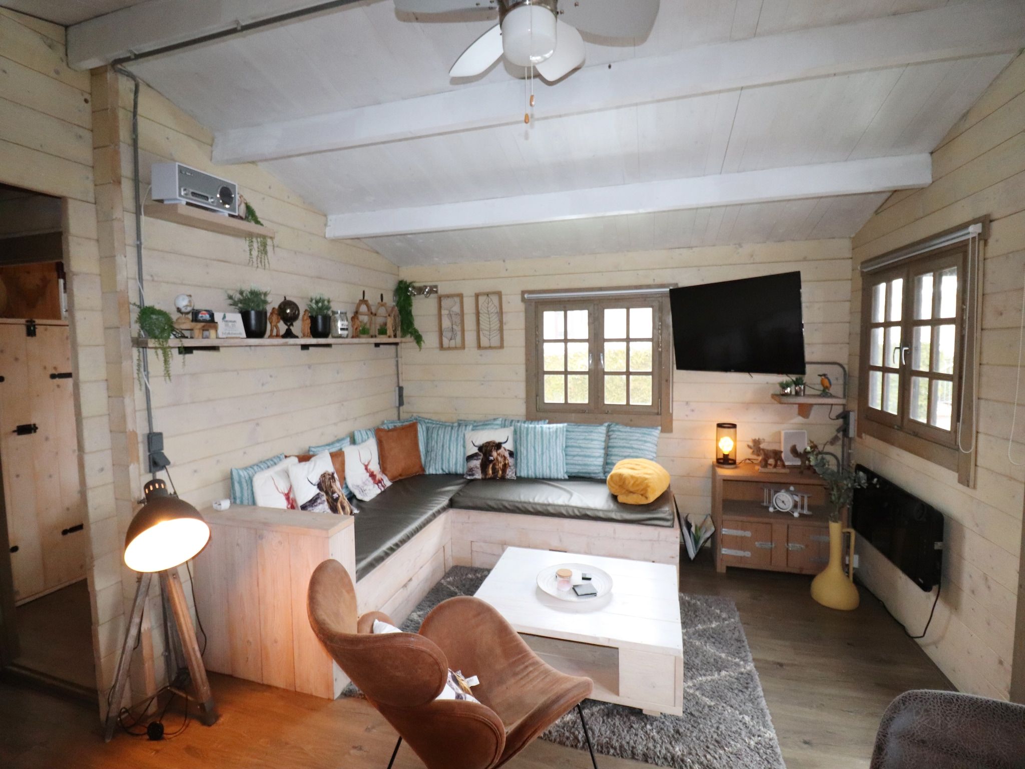 De woonkamer van VT 99 in Tzummarum