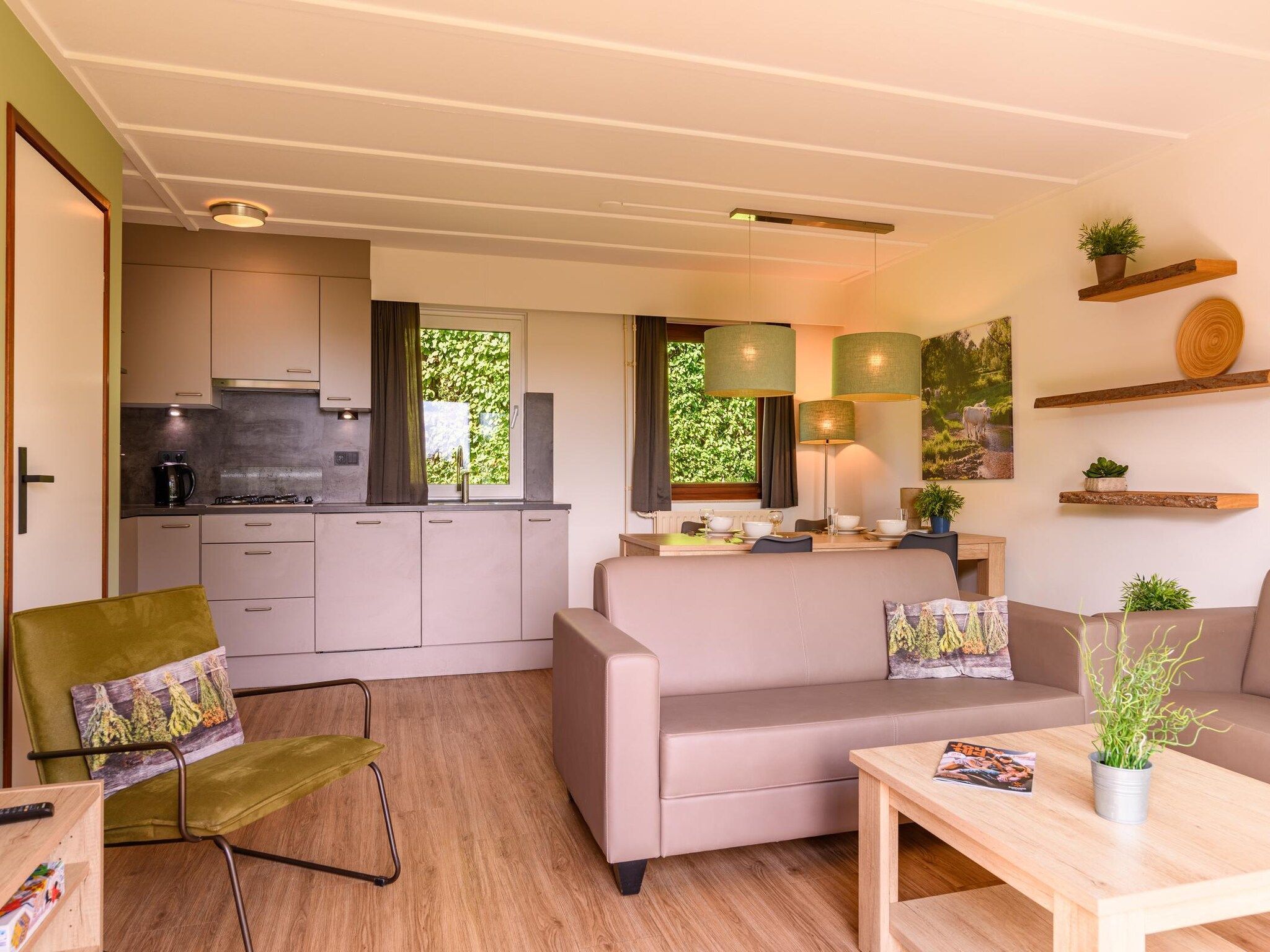 De woonkamer van Bungalow 4B1 in Vijlen