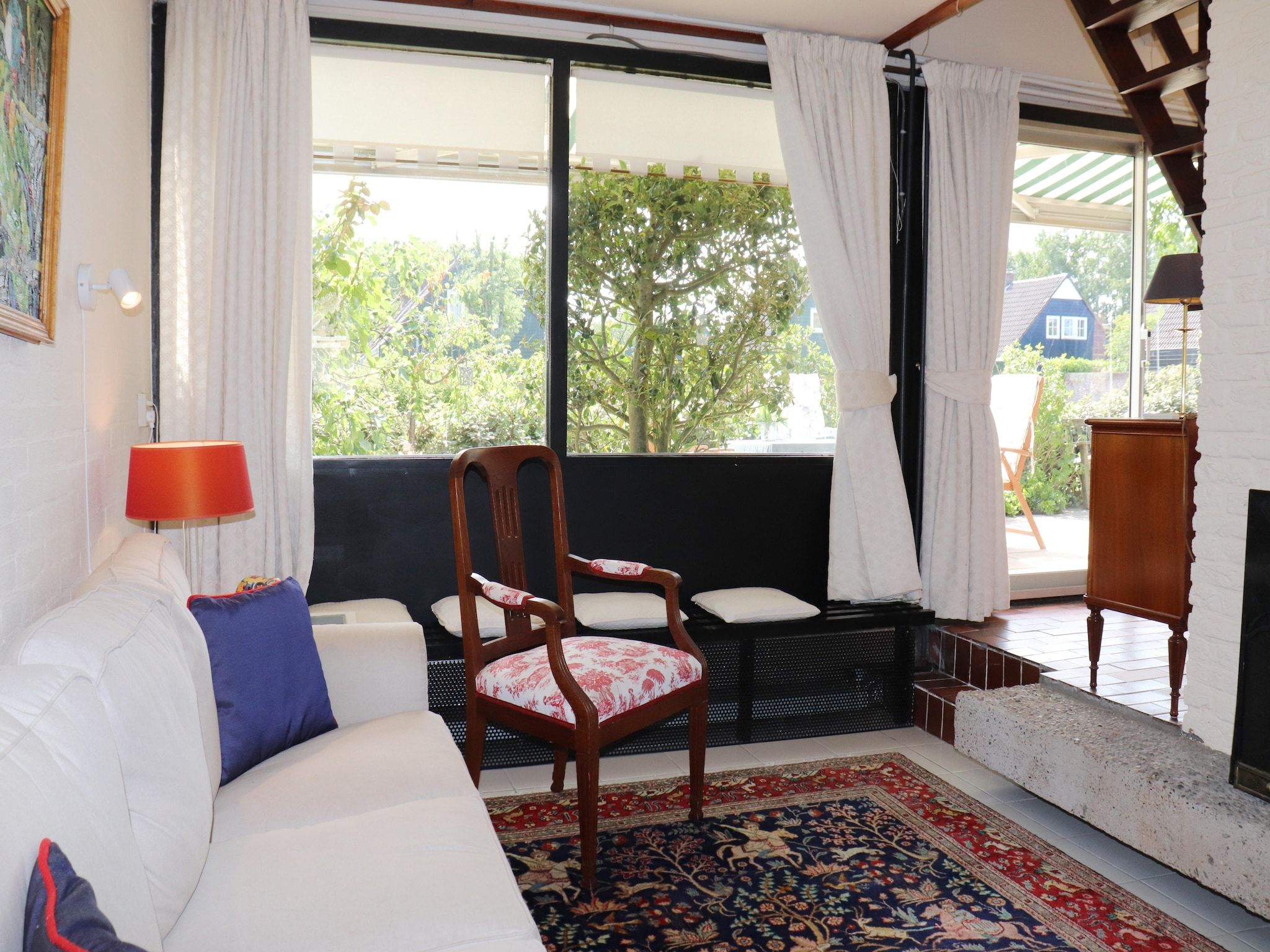 De woonkamer van Constance in Noordwijkerhout