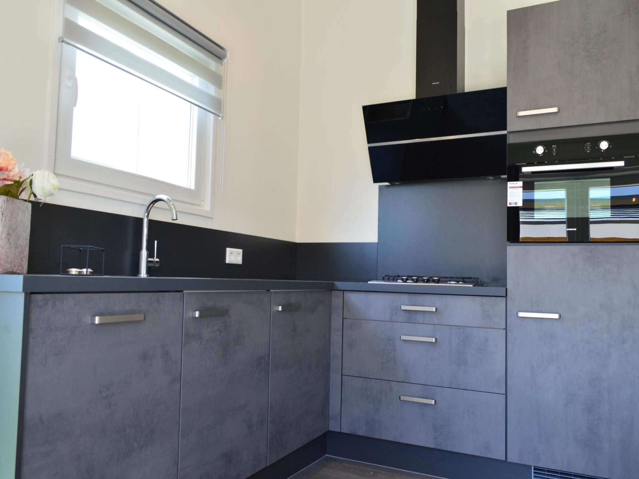De keuken van Schaelsbergerbosch - 2 Bathrooms, Fireplace & Garden Shed in Bemelen