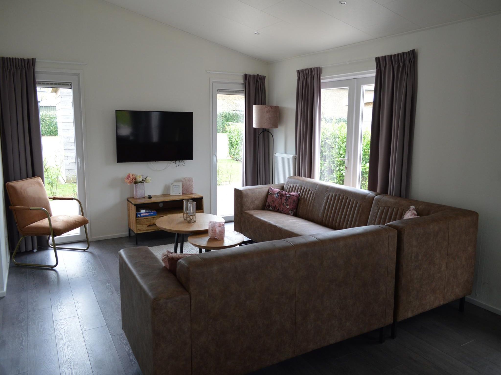 De woonkamer van Schaelsbergerbosch - 2 Bathrooms, Fireplace & Garden Shed in Bemelen
