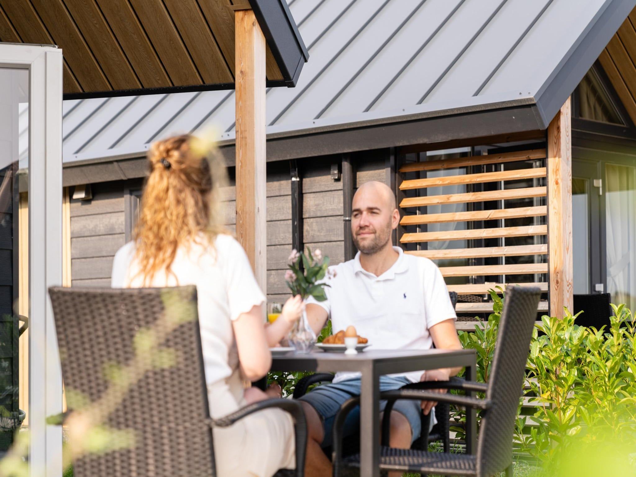 Het terras van Berg Lodge in Bemelen