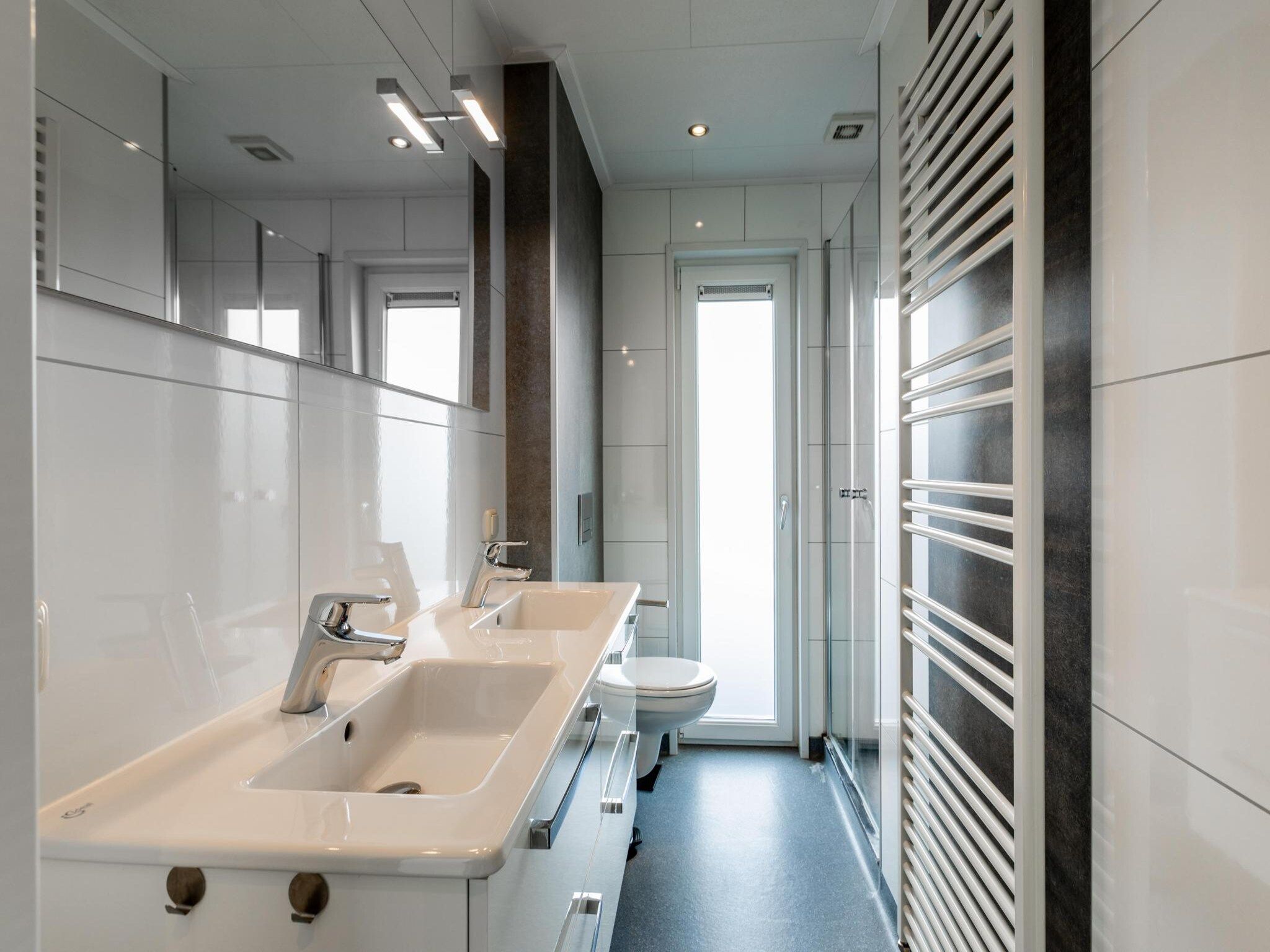 De badkamer van Ravenbosch - Garden Shed in Bemelen