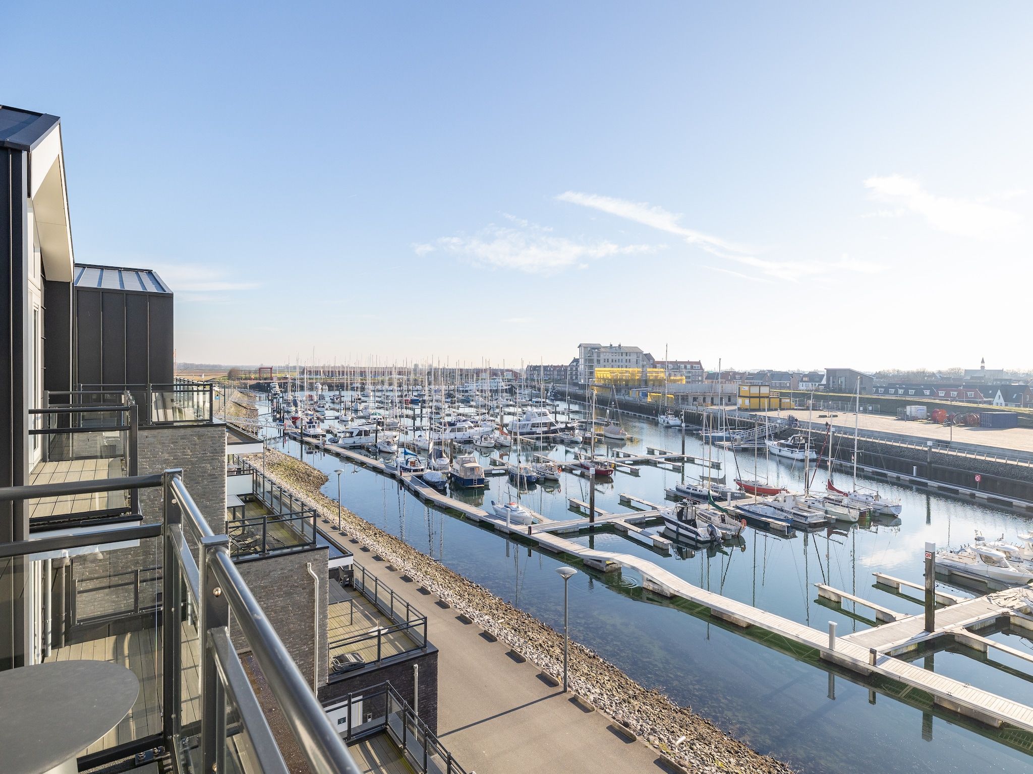 Het uitzicht vanaf Appartement Vista Maris 'Haus am See' - Havenweg 8-30  Sint-Annaland in Sint-Annaland