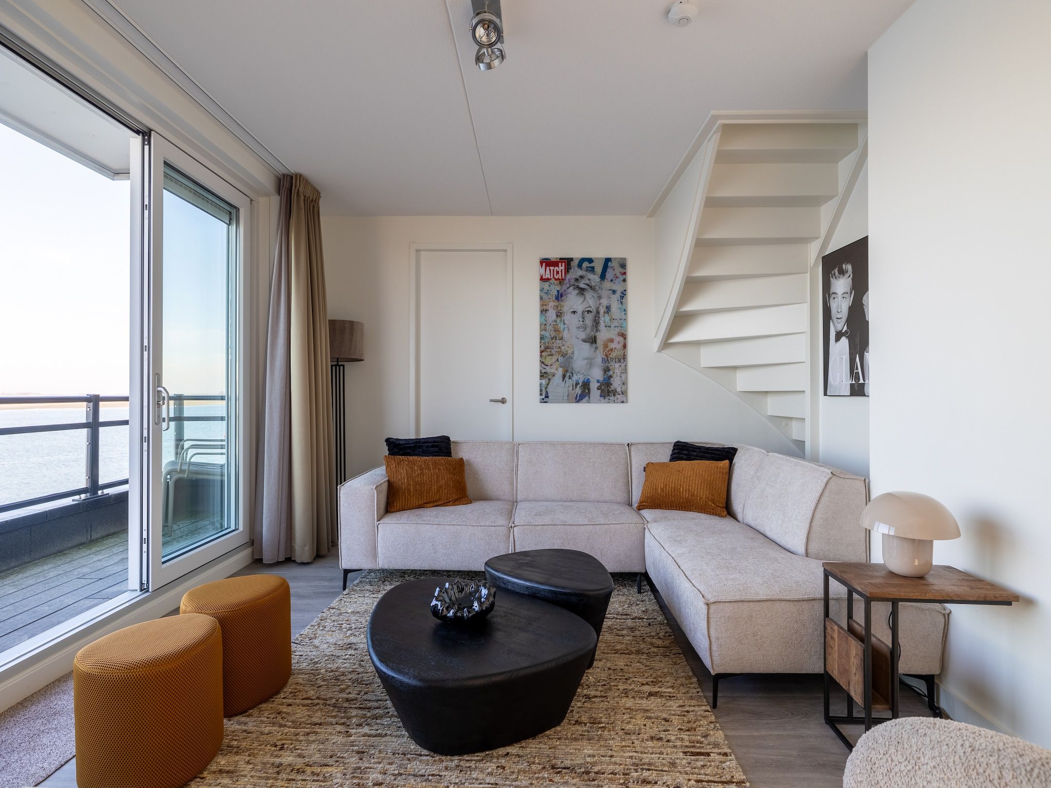 De woonkamer van Appartement Vista Maris 'Haus am See' - Havenweg 8-30  Sint-Annaland in Sint-Annaland