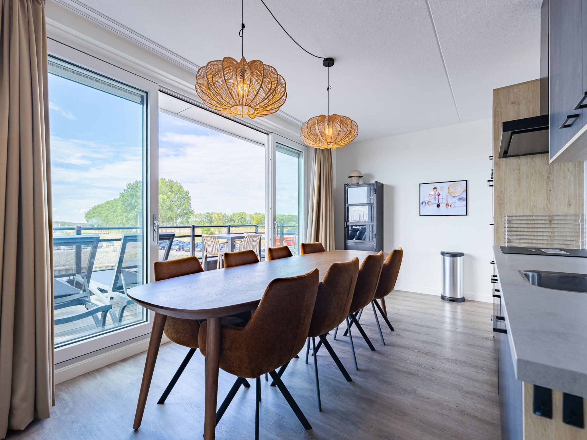 De eetkamer van Appartement Vista Maris 'Haus am See' - Havenweg 8-30  Sint-Annaland in Sint-Annaland