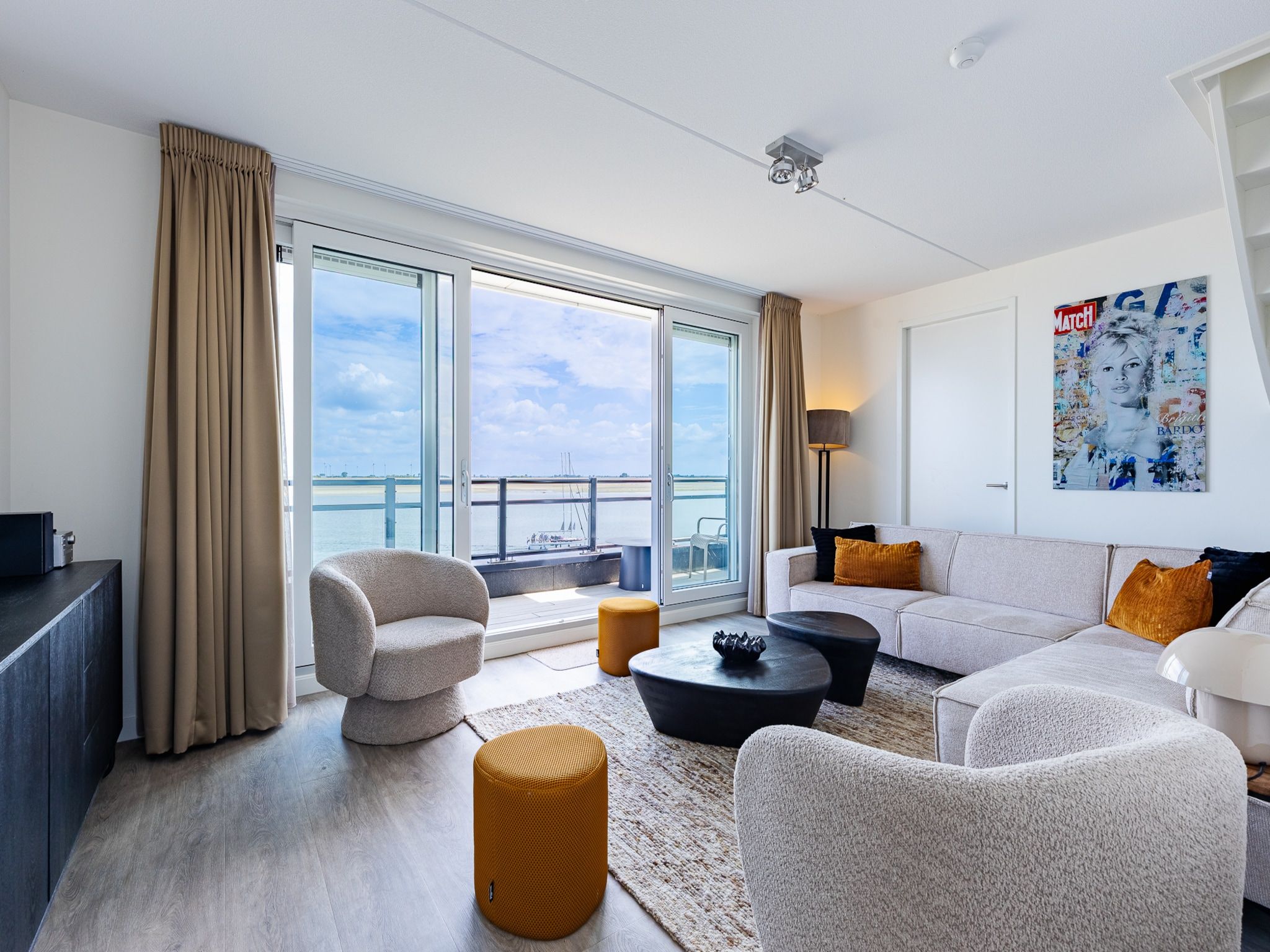 De woonkamer van Appartement Vista Maris 'Haus am See' - Havenweg 8-30  Sint-Annaland in Sint-Annaland