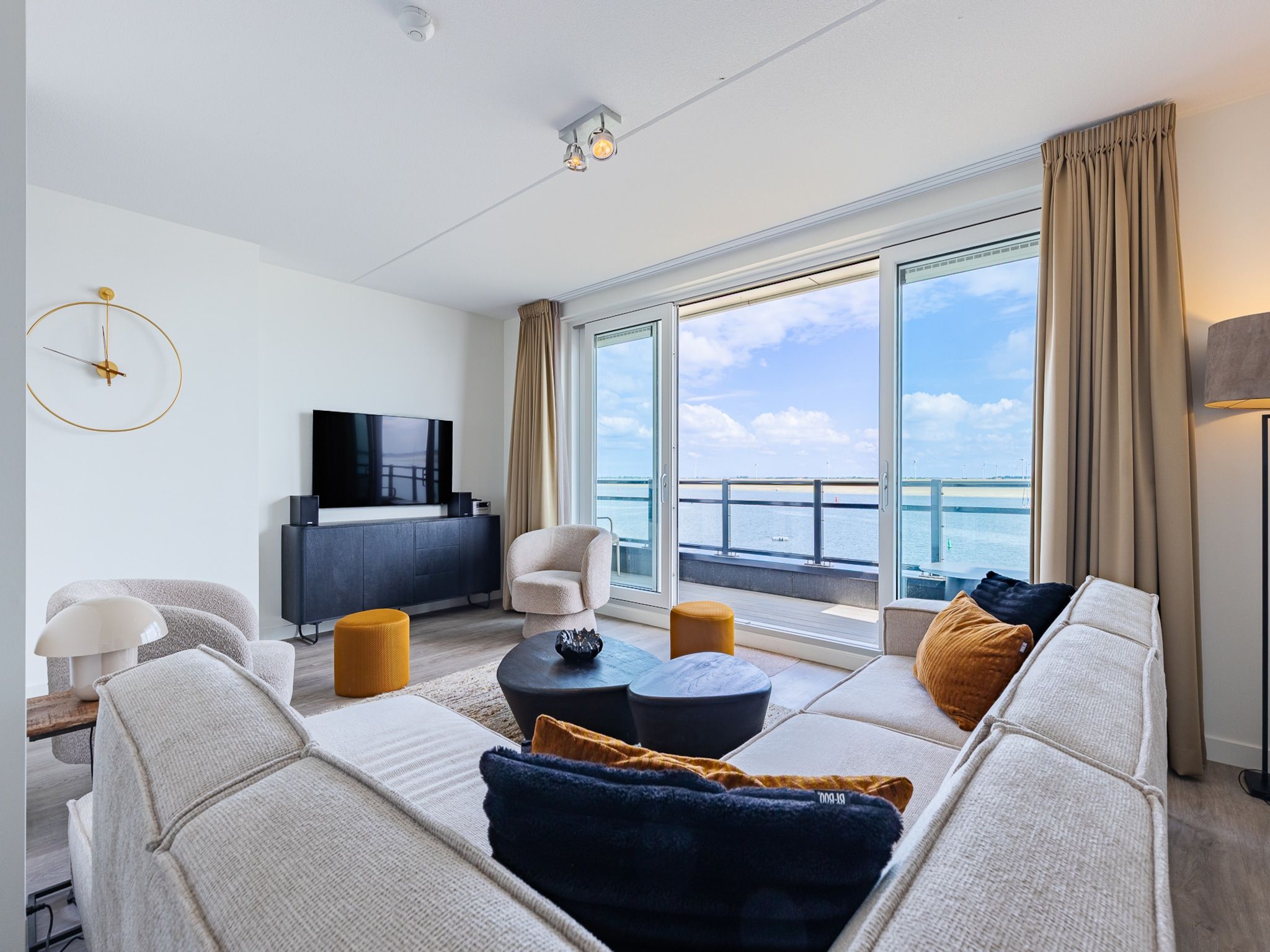 De woonkamer van Appartement Vista Maris 'Haus am See' - Havenweg 8-30  Sint-Annaland in Sint-Annaland