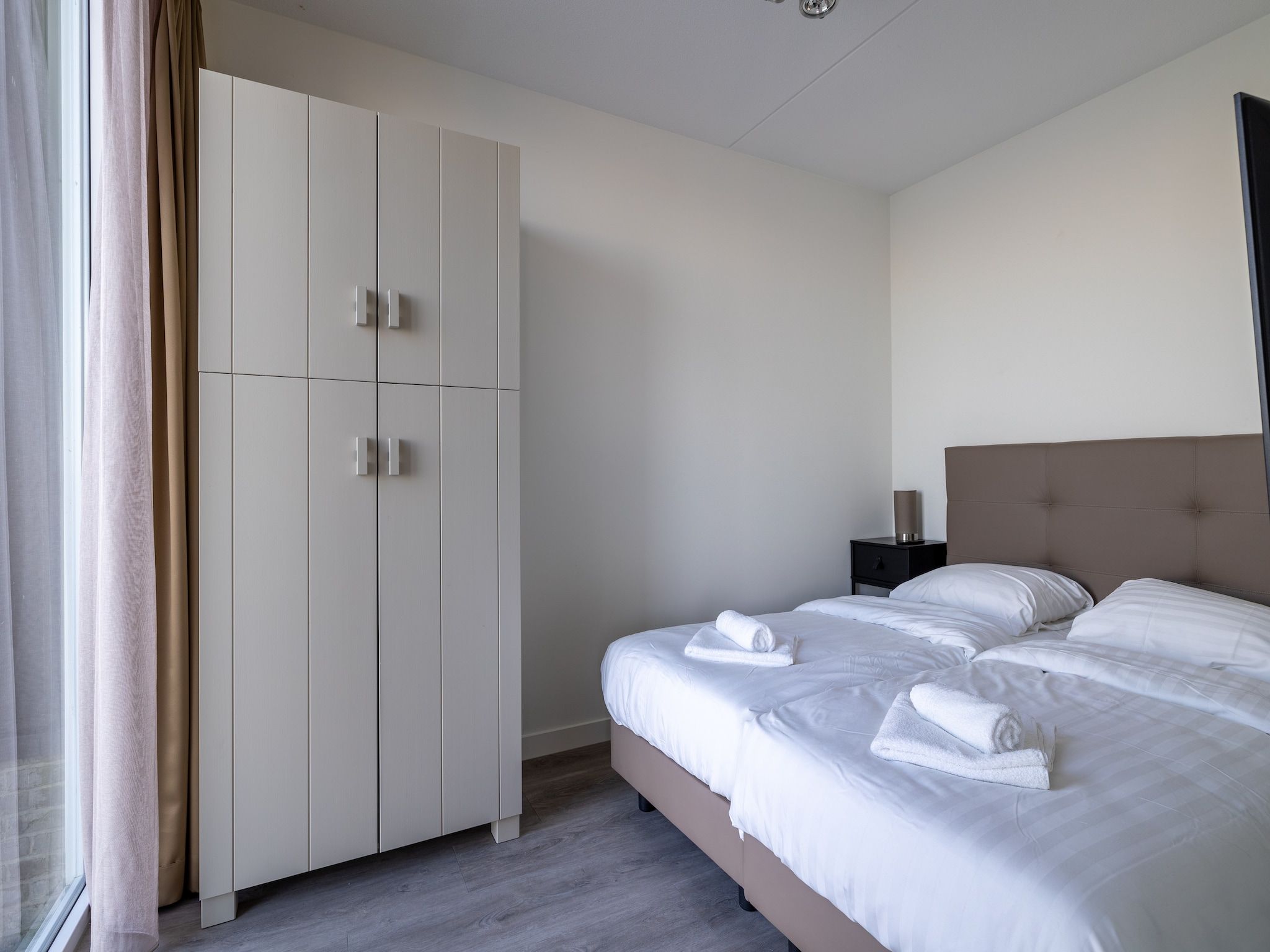 Een slaapkamer van Appartement Vista Maris 'Haus am See' - Havenweg 8-30  Sint-Annaland in Sint-Annaland