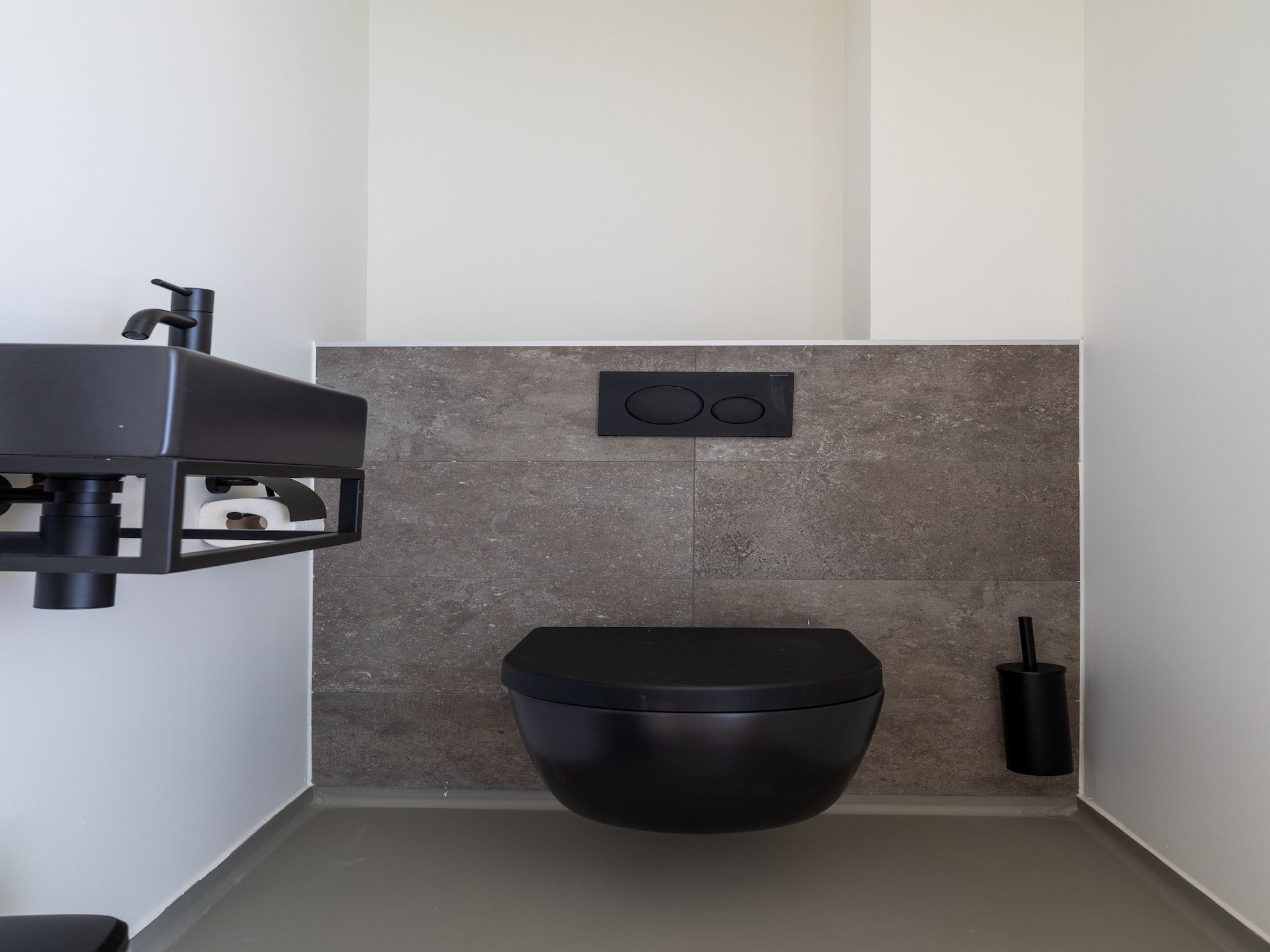 Het terras van Appartement Vista Maris 'Haus am See' - Havenweg 8-30  Sint-Annaland in Sint-Annaland