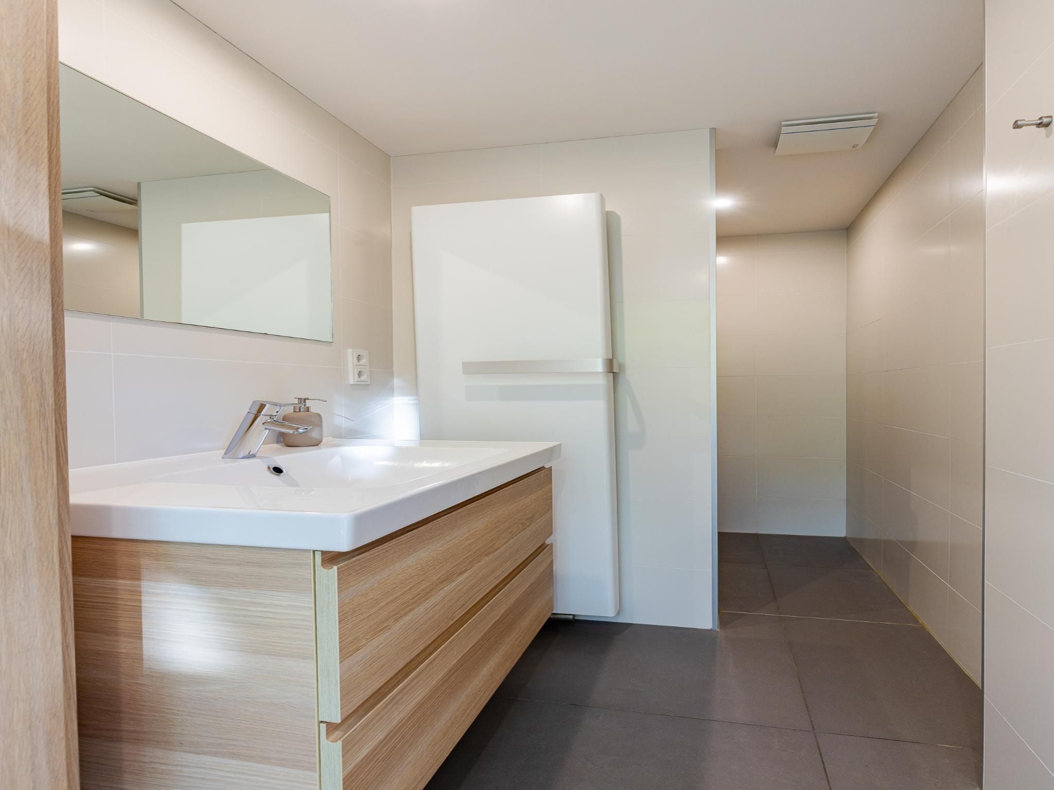 De badkamer van Lijsterhofstraat 13 - Knusse vakantiewoning nabij strand en centrum in Domburg