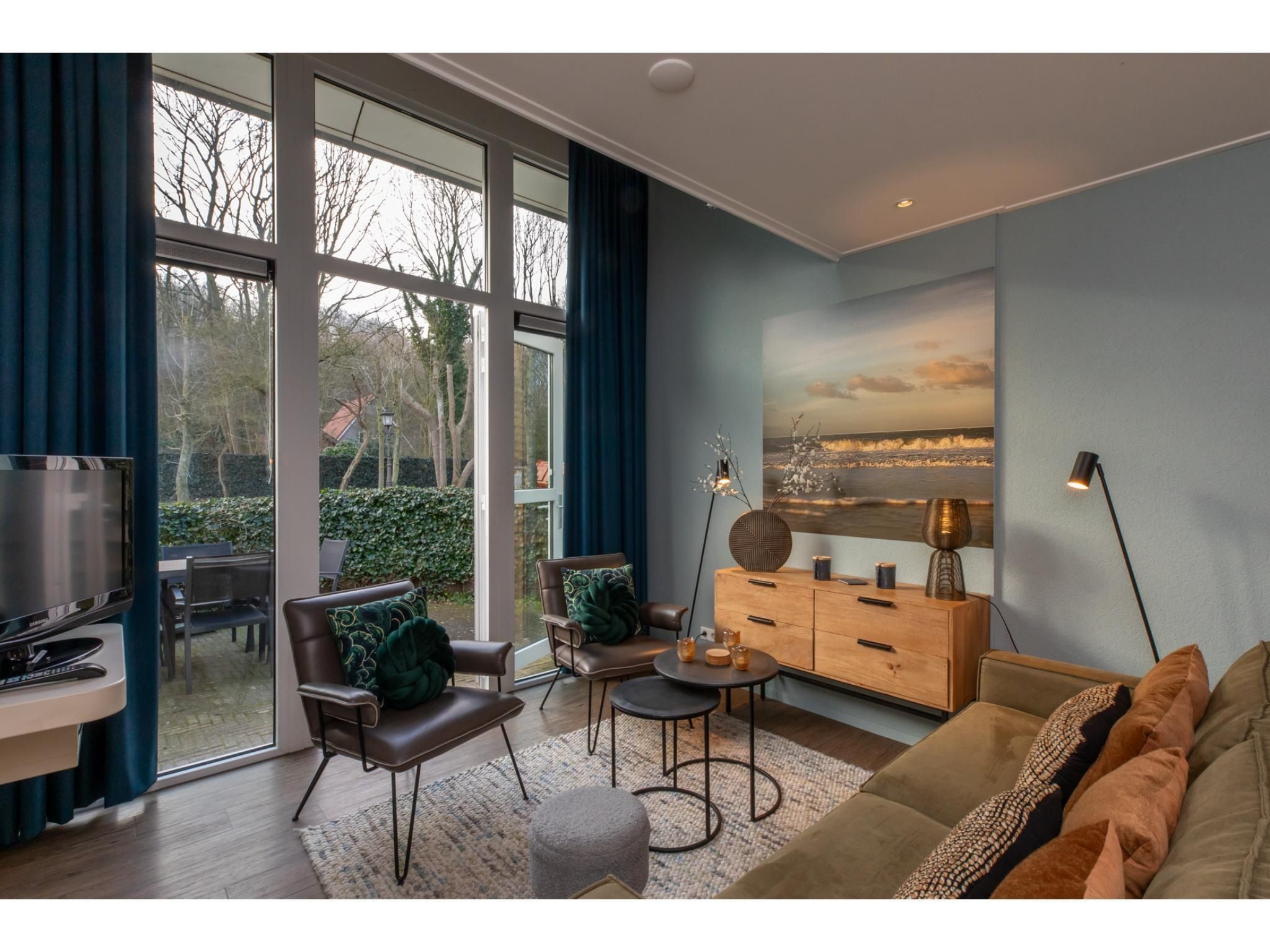 De woonkamer van WoesteHoeve in Biggekerke