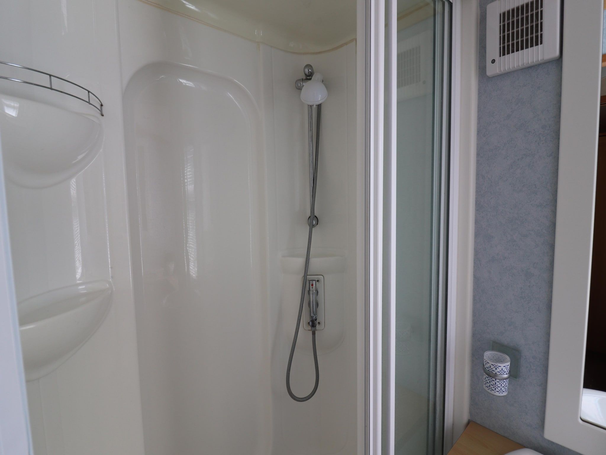 De badkamer van VT 66 in Tzummarum