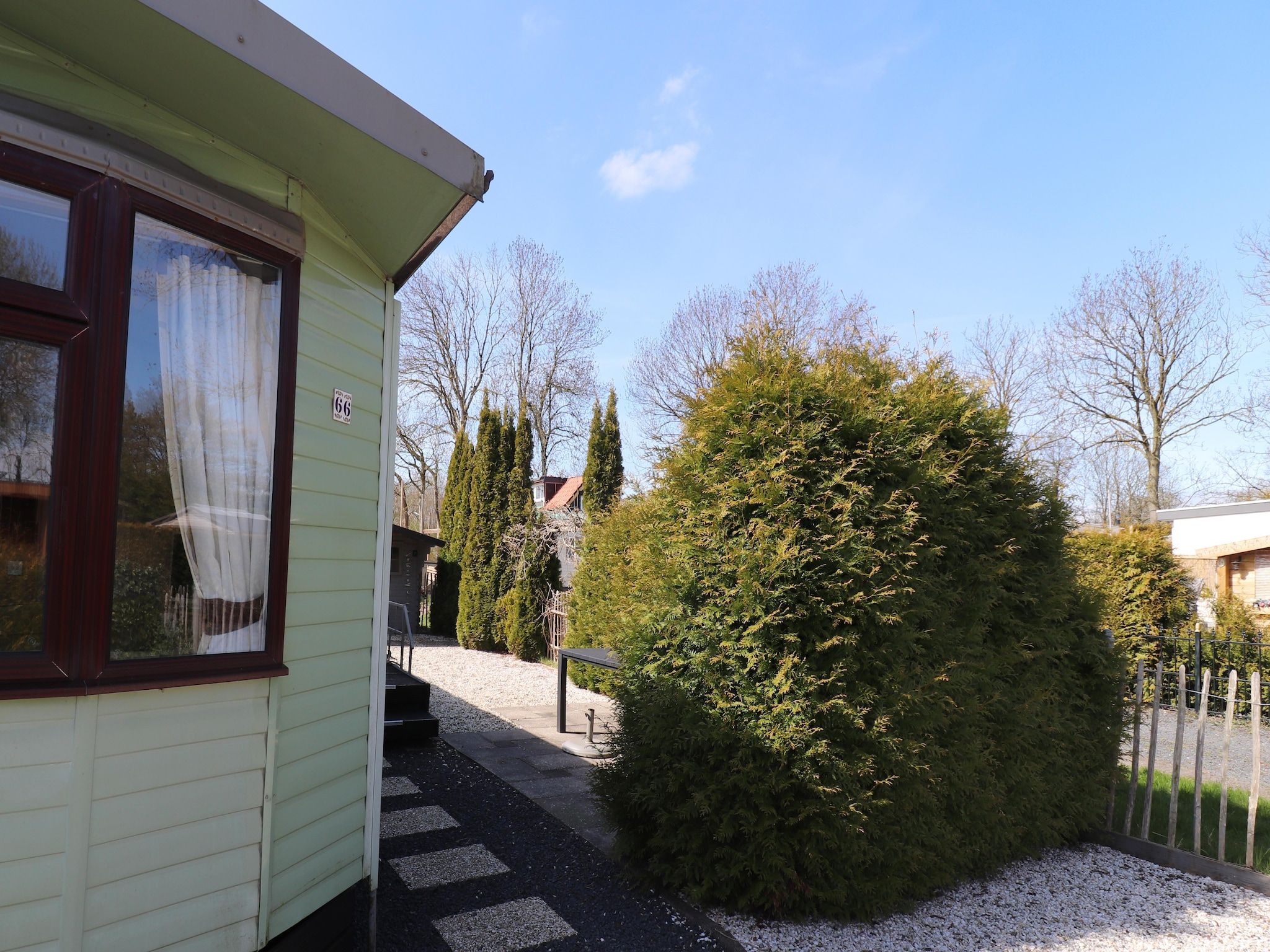 De buitenkant van VT 66 in Tzummarum