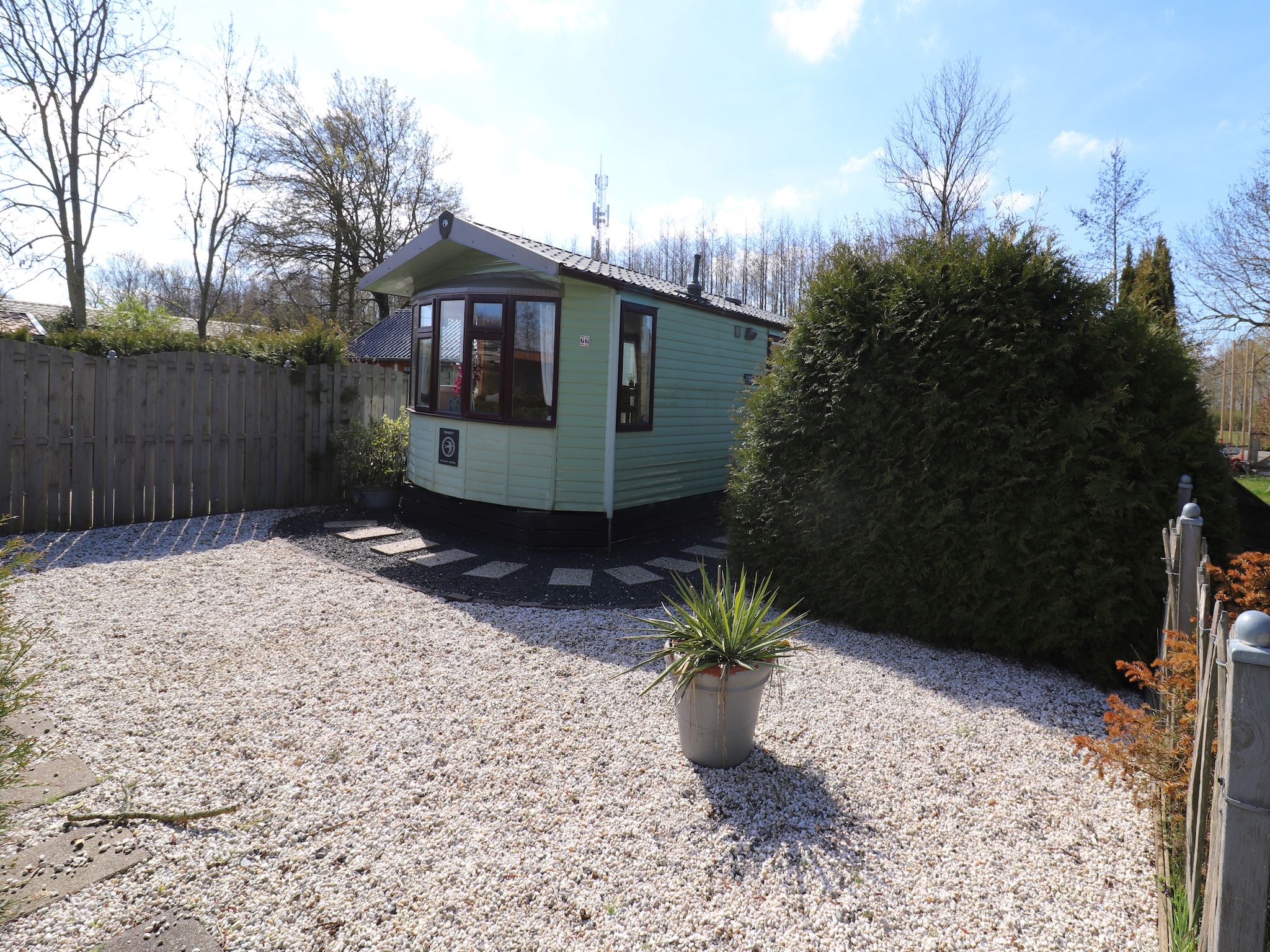 De buitenkant van VT 66 in Tzummarum