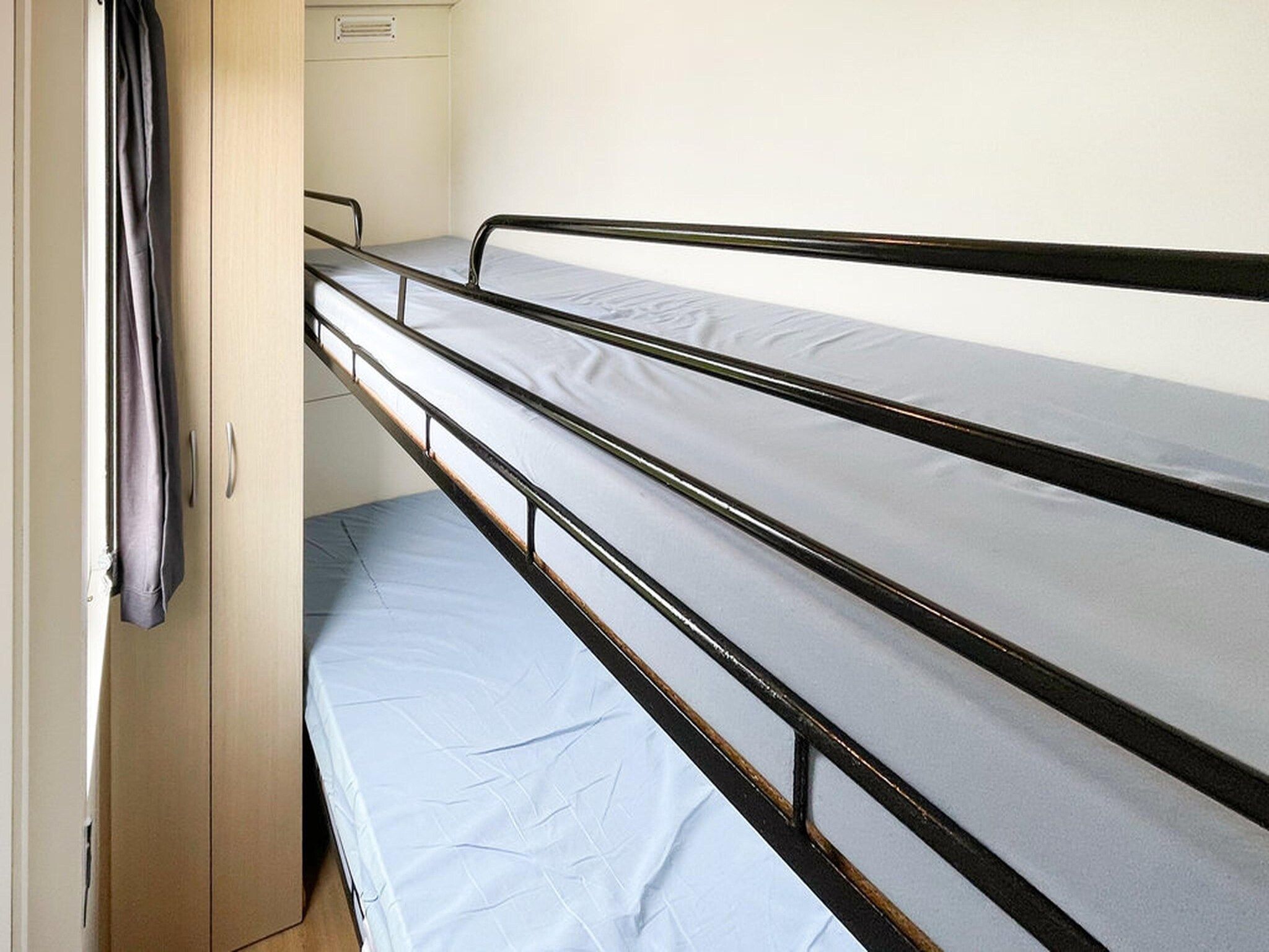 Een slaapkamer van VT 151 in Tzummarum