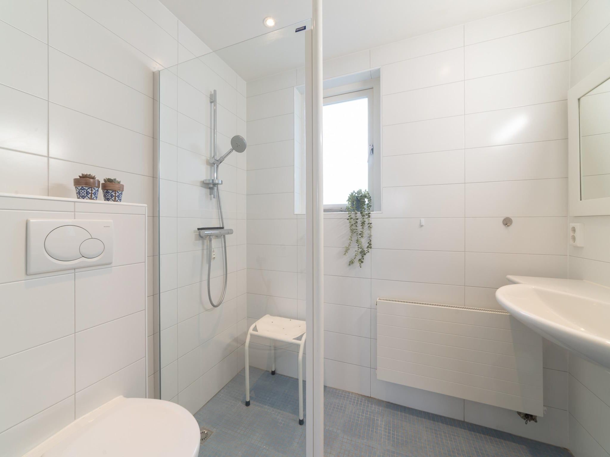 De badkamer van Villapark De Oesterbaai 63 in Wemeldinge