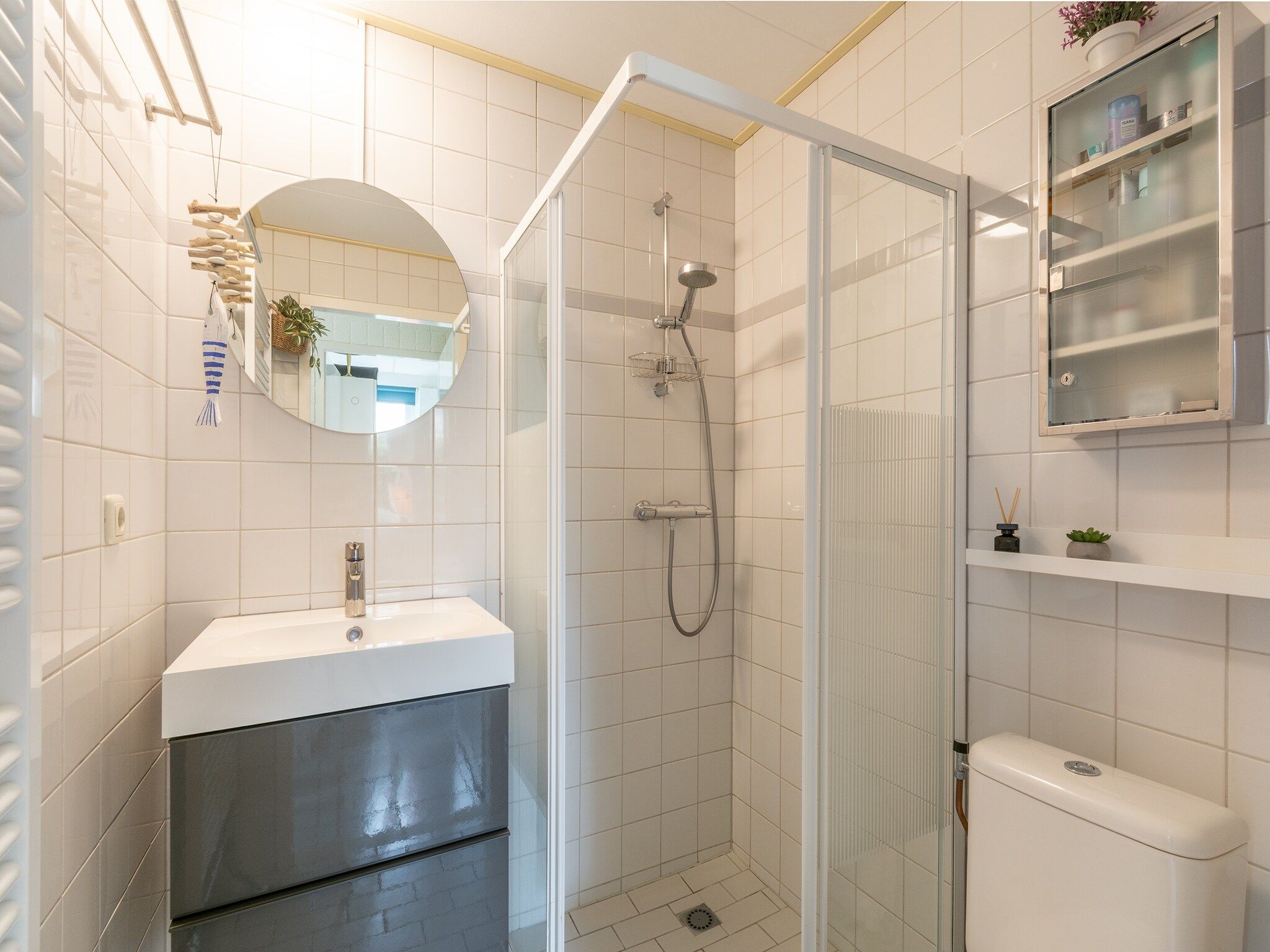 De badkamer van Watersnip 9 in Petten