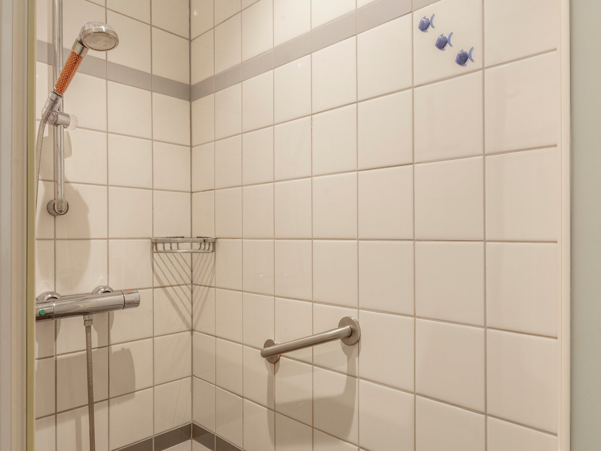 De badkamer van Watersnip 57 "Huis Skuumkoppe" in Petten