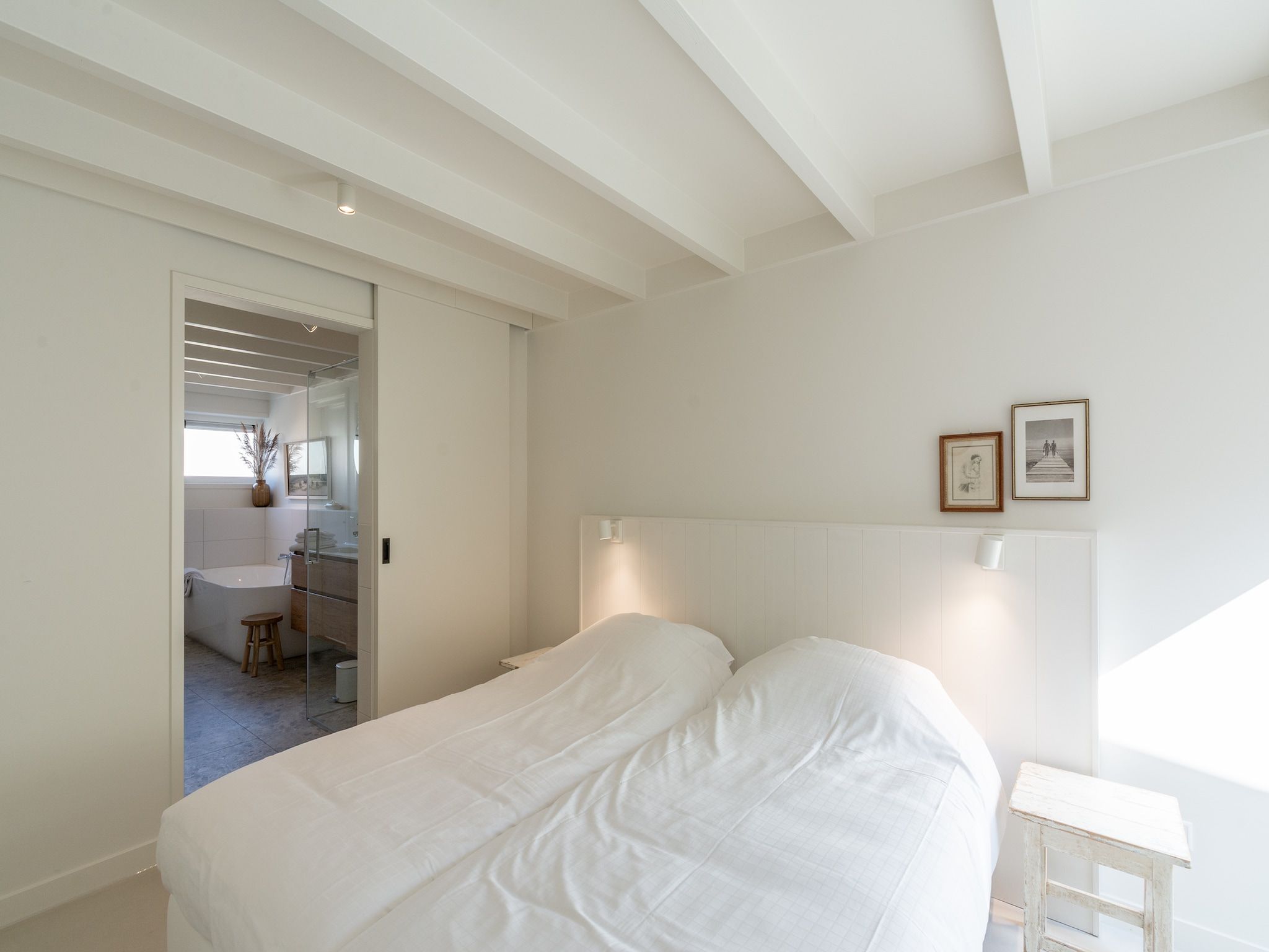 Een slaapkamer van Beach Bungalow Sint aan Zee in Sint Maartenszee