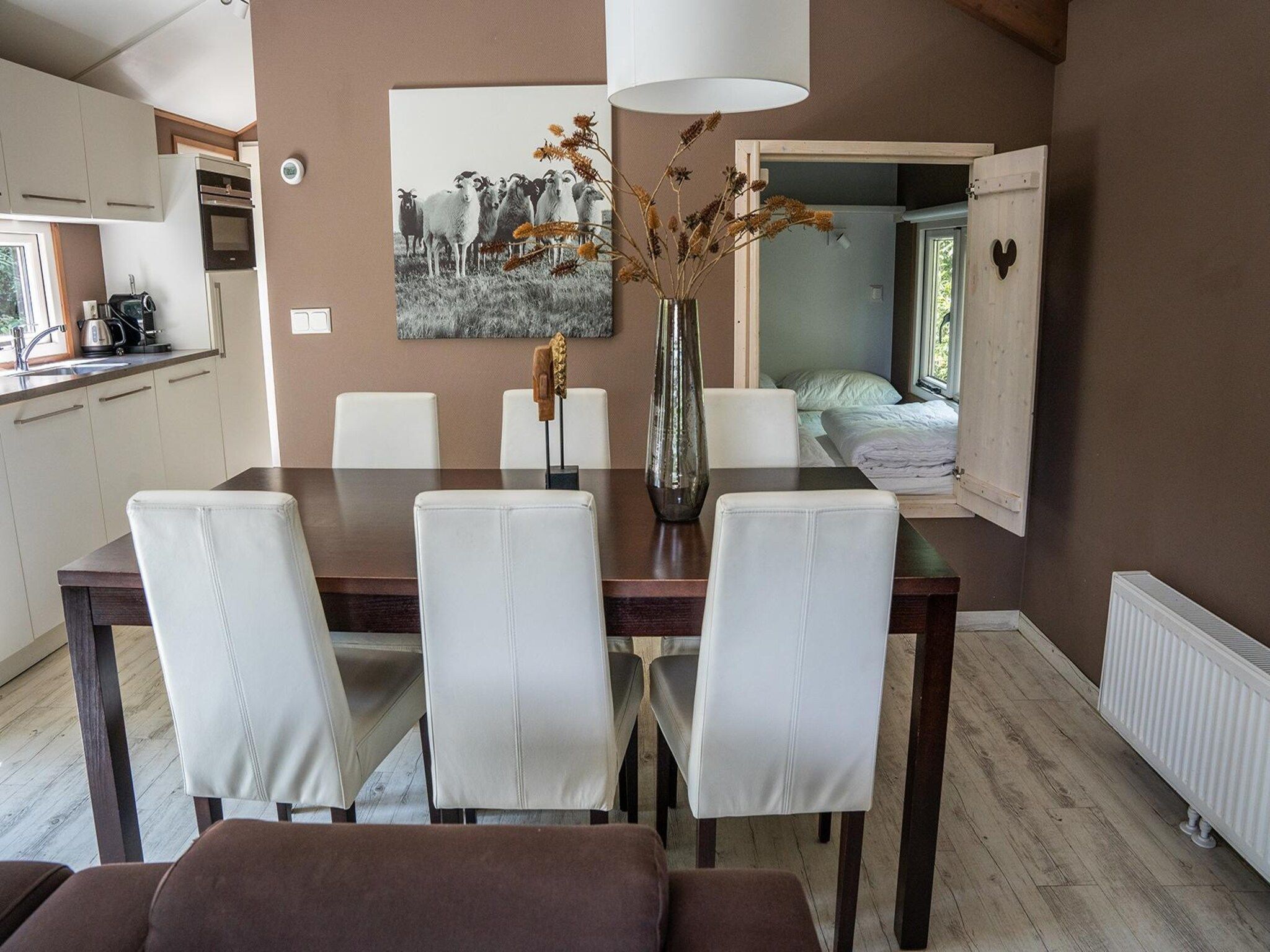 De eetkamer van Heivlinder 4+2p in Ermelo