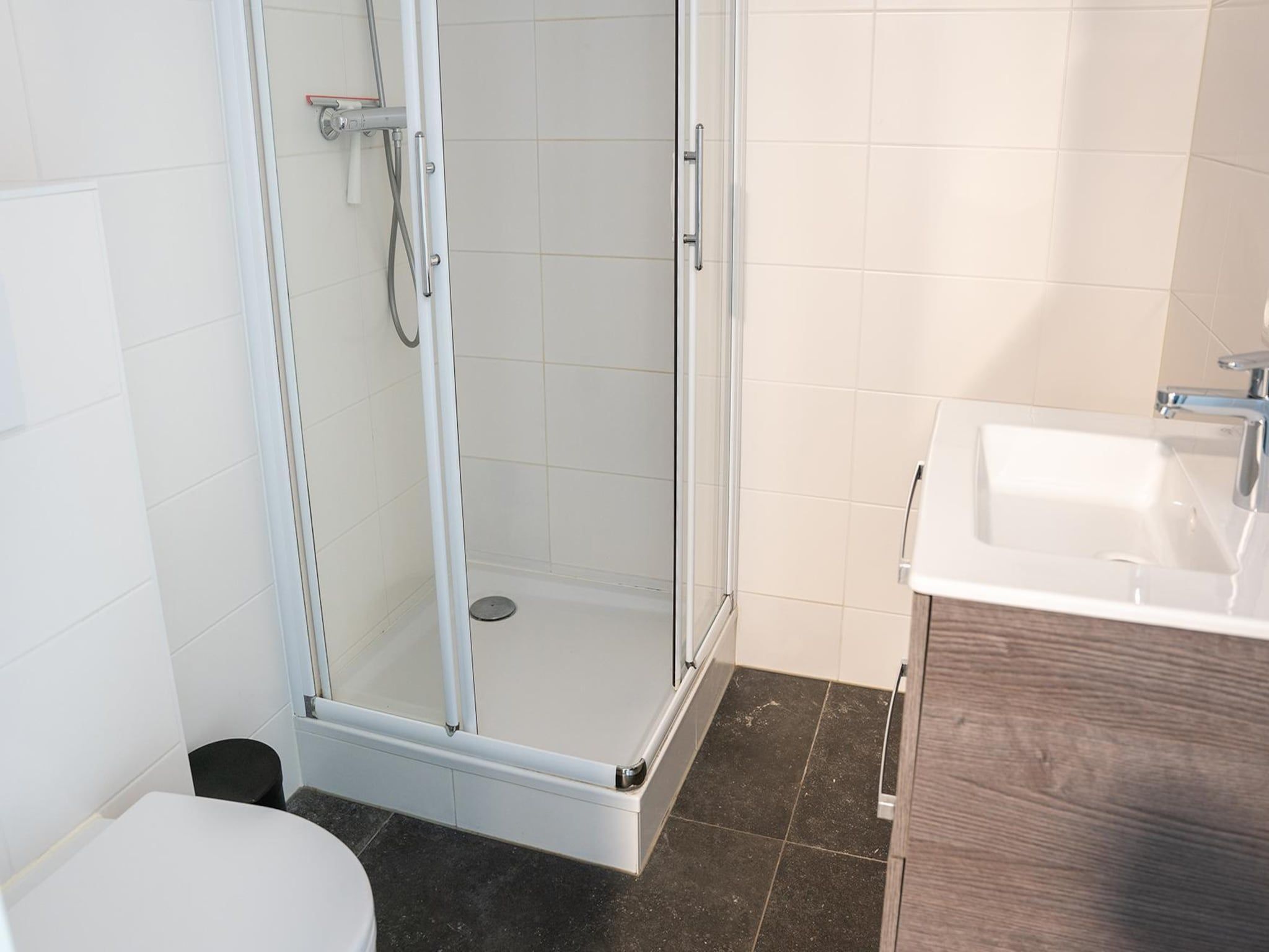 De badkamer van Vlindervallei Boshuis 16p in Ermelo