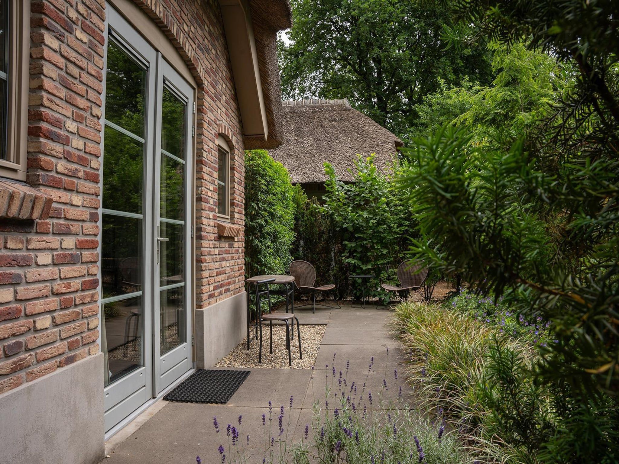 Het terras van Vlindervallei Studio 2p in Ermelo