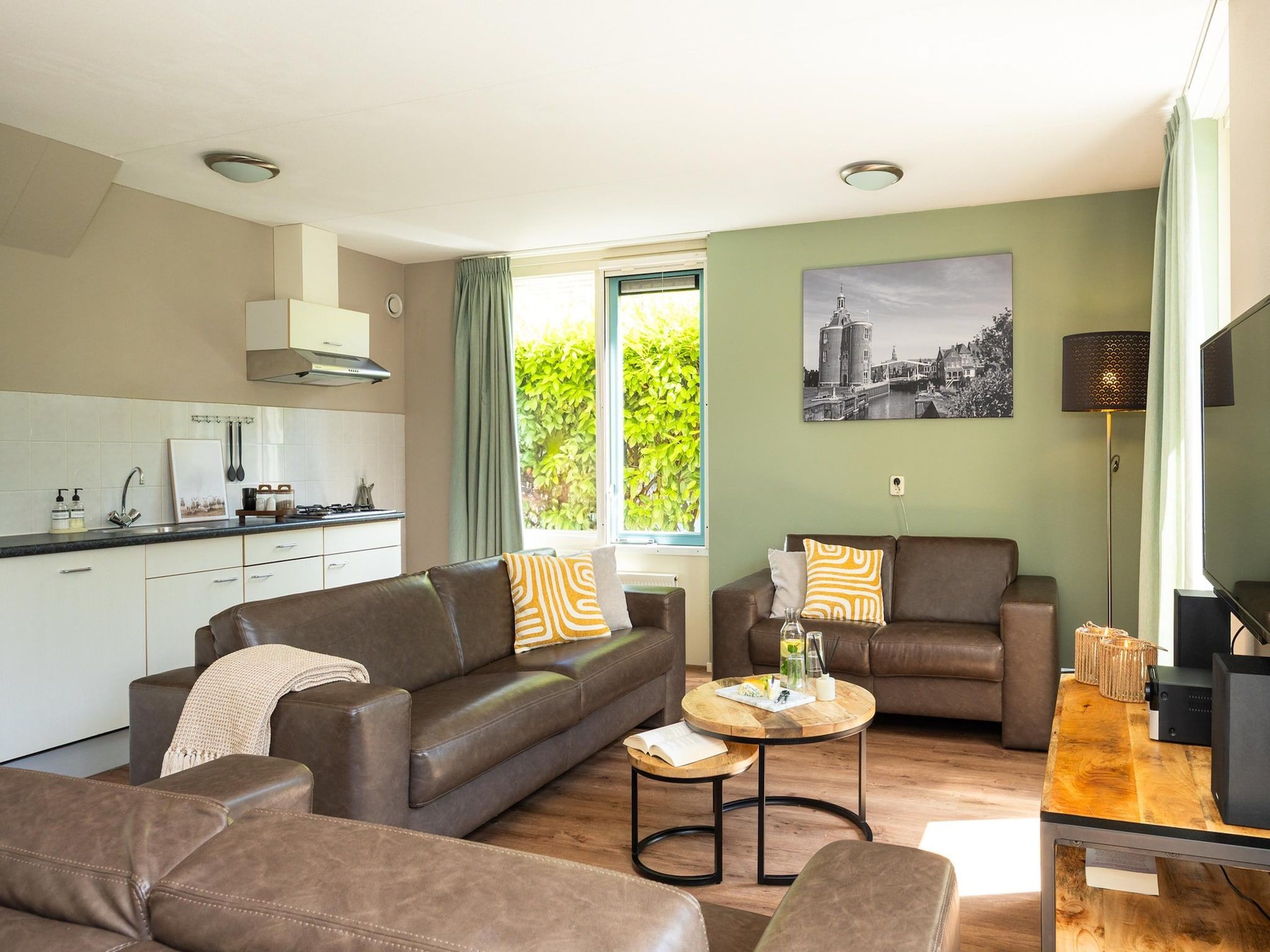 De woonkamer van Alkmaar 12 in Andijk