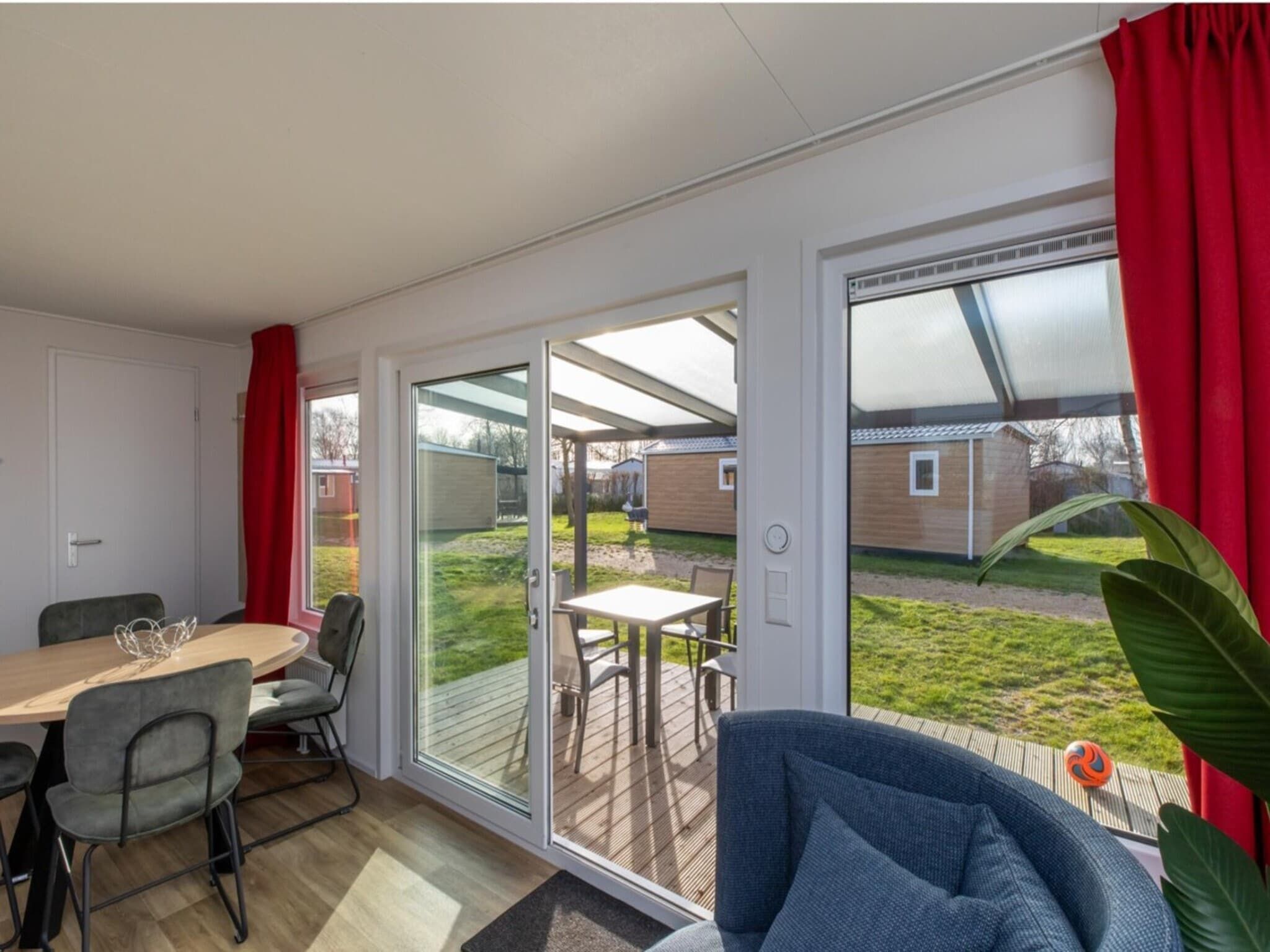 De woonkamer van Chalet - Camping de Duinhoeve 'Bosdier' in Burgh-Haamstede