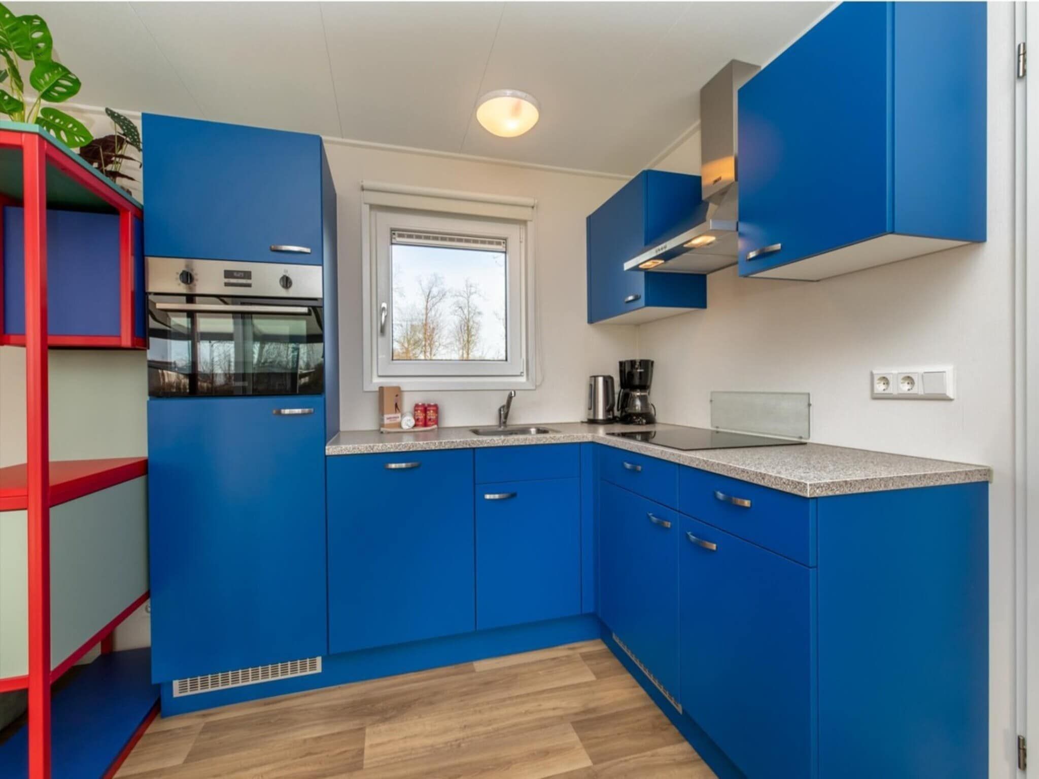 De keuken van Chalet - Camping de Duinhoeve 'Bosdier' in Burgh-Haamstede