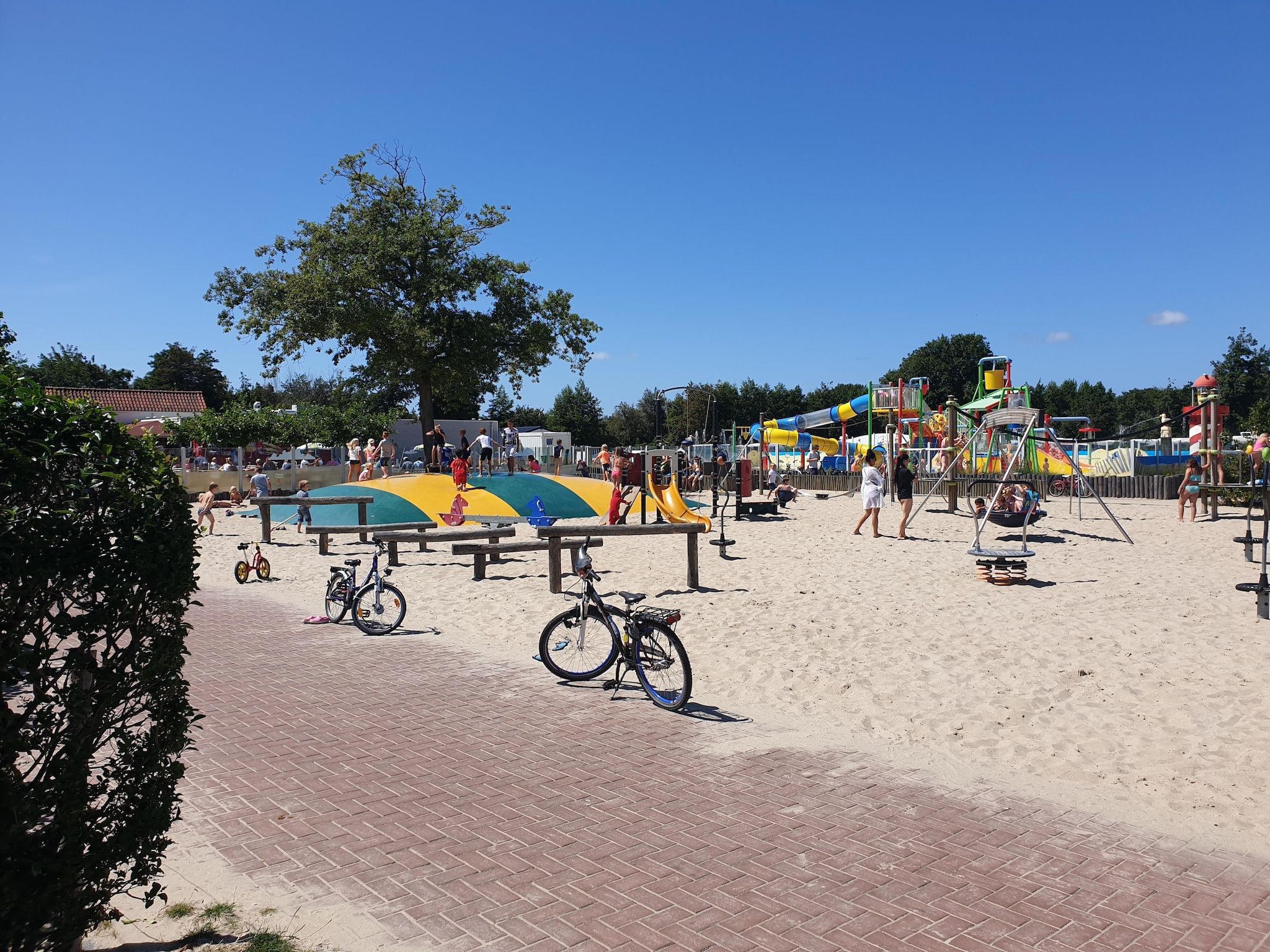 Parkfaciliteiten bij Chalet - Camping de Duinhoeve 'Bosdier' in Burgh-Haamstede