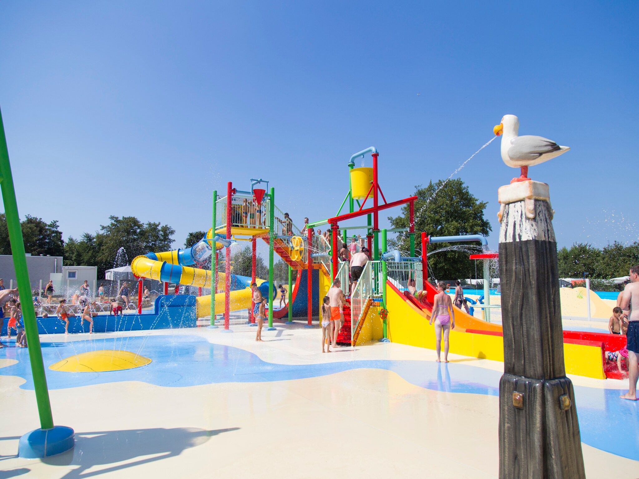 Voorzieningen bij Chalet - Camping de Duinhoeve 'Bosdier' in Burgh-Haamstede