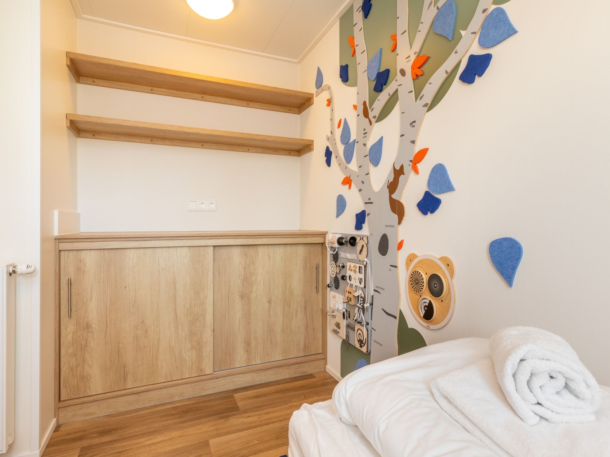 Een slaapkamer van Chalet - Camping de Duinhoeve 'Bosdier' in Burgh-Haamstede