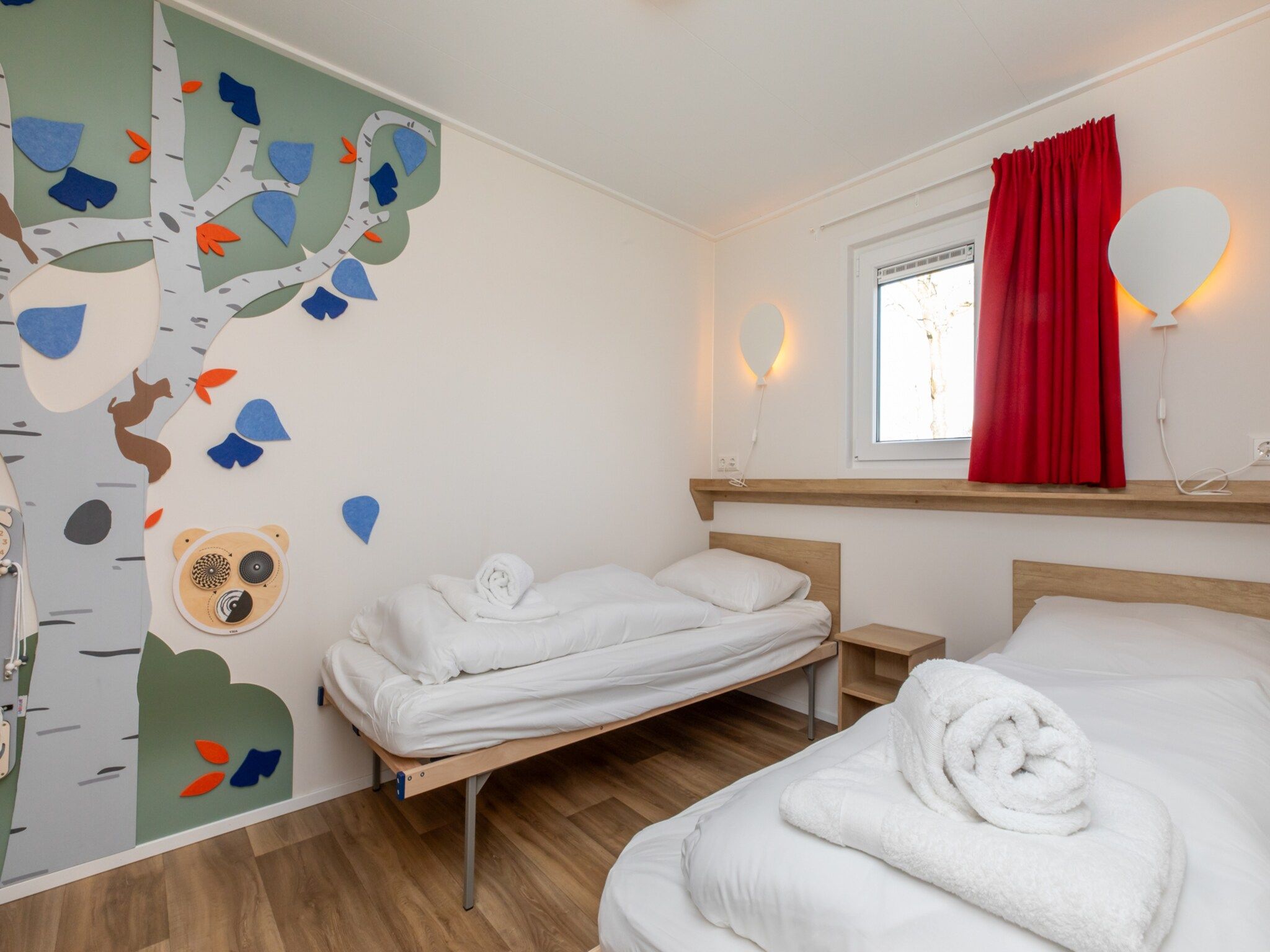 Een slaapkamer van Chalet - Camping de Duinhoeve 'Bosdier' in Burgh-Haamstede