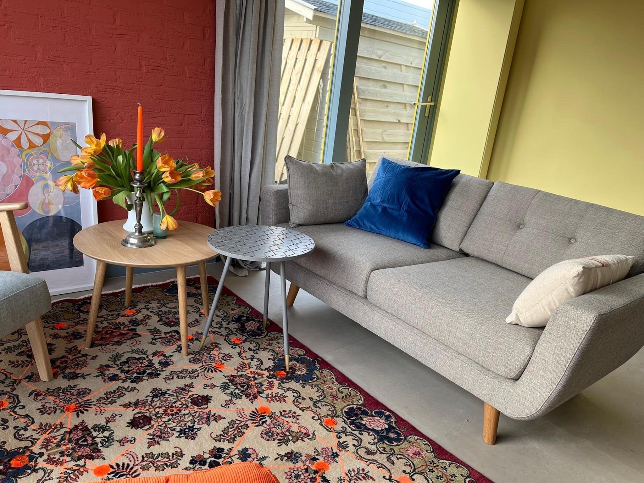 De woonkamer van Nana's in Noordwijkerhout