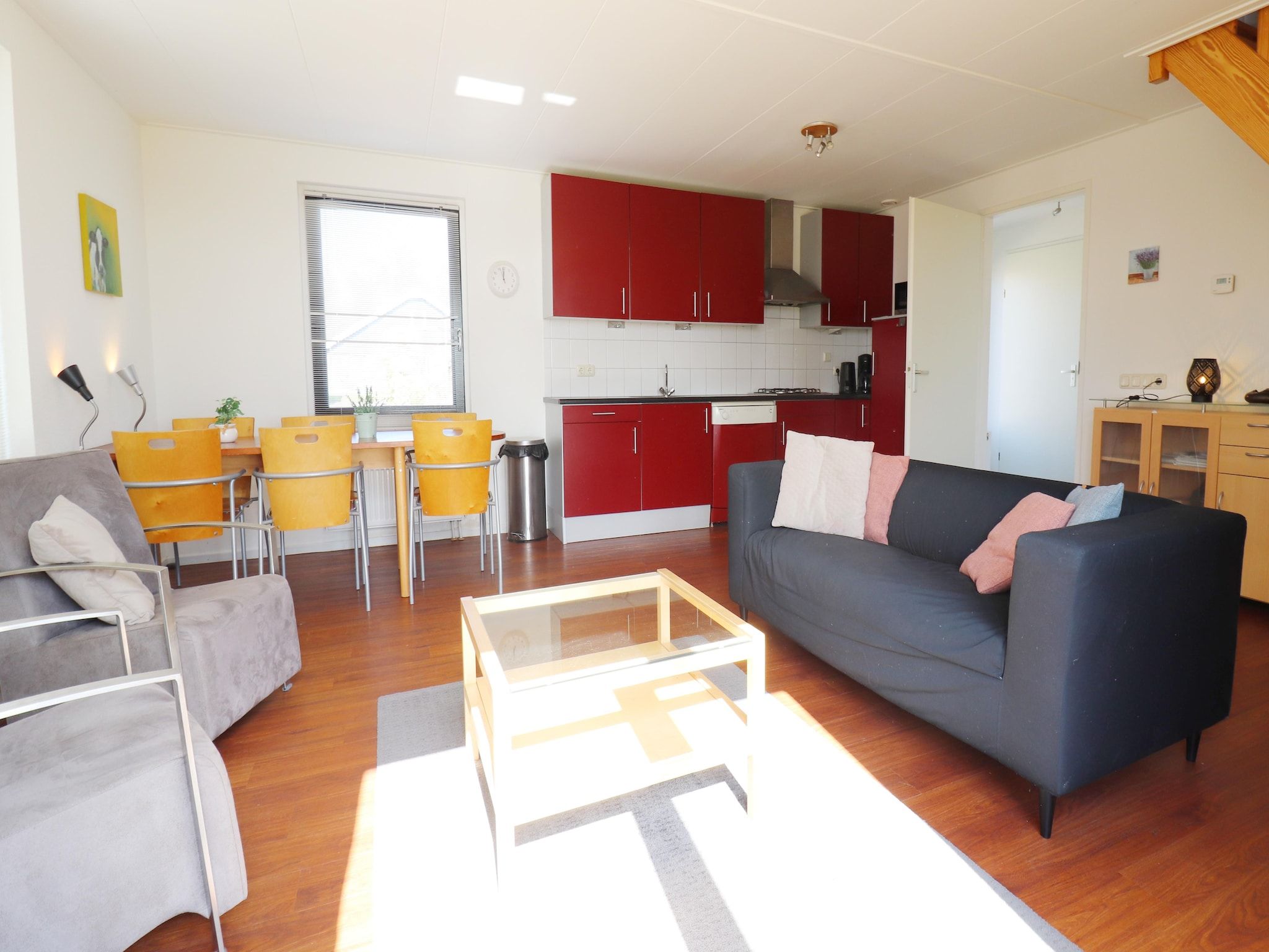 De woonkamer van Bargereed 90 in Tzummarum